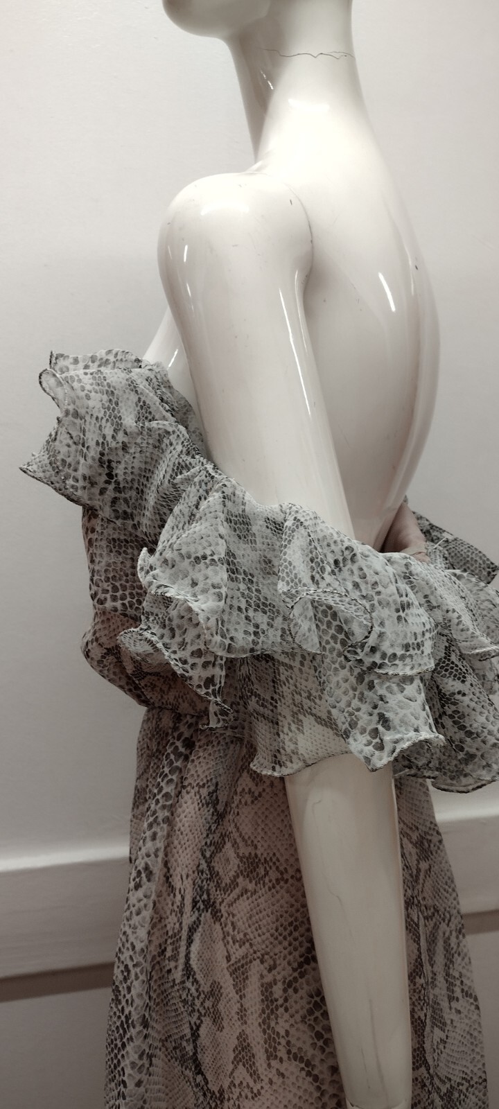 Vintage 80s Gray Snakeskin Chiffon Dress Ruffles Flamboyant Dolly Busty Size S/M