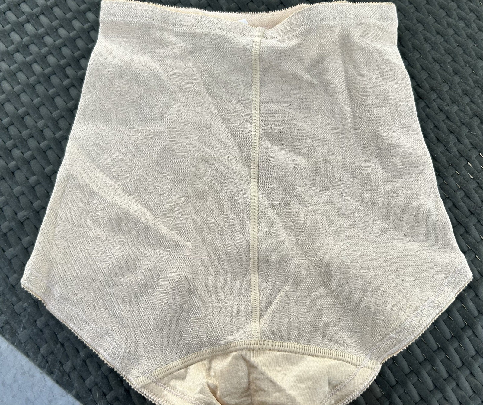 Vintage Playtex 18 Hour Girdle Shaper Brief Nude Sz S NOS