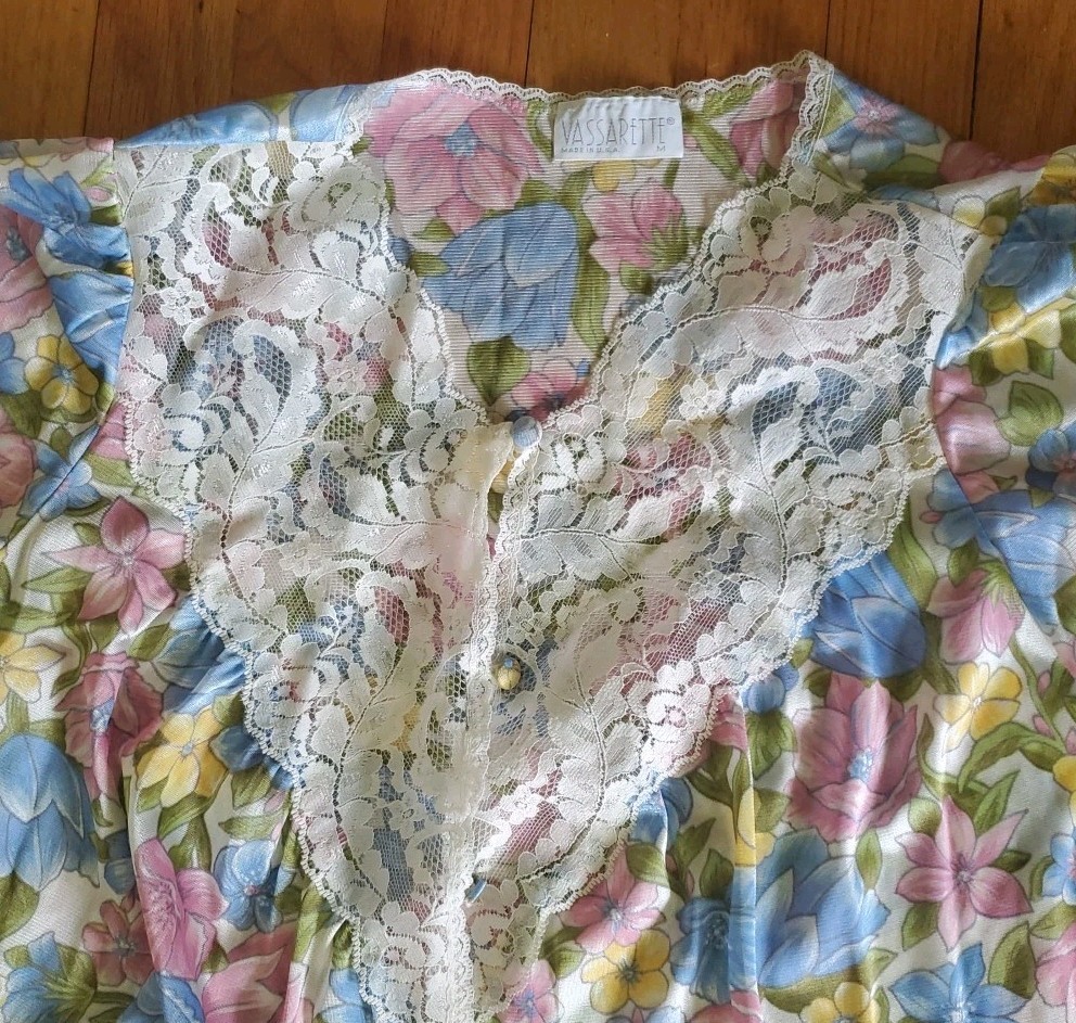 Vintage Vassarette Floral Robe Size Medium Nylon Lace Front Made In Usa