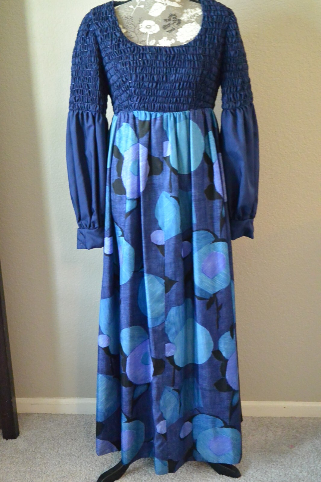 60&rsquo;s/70&rsquo;s Maxi formal gown Navy blue shirred top empire waist 36&Prime; bust 30&Prime; waist