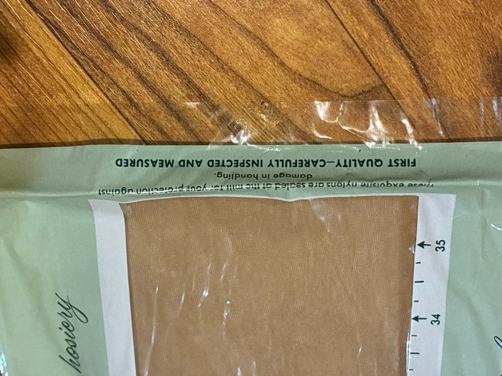 Vintage Penney&rsquo;s Gaymode full fashioned nylon size 9 1/2 (garters not incl)