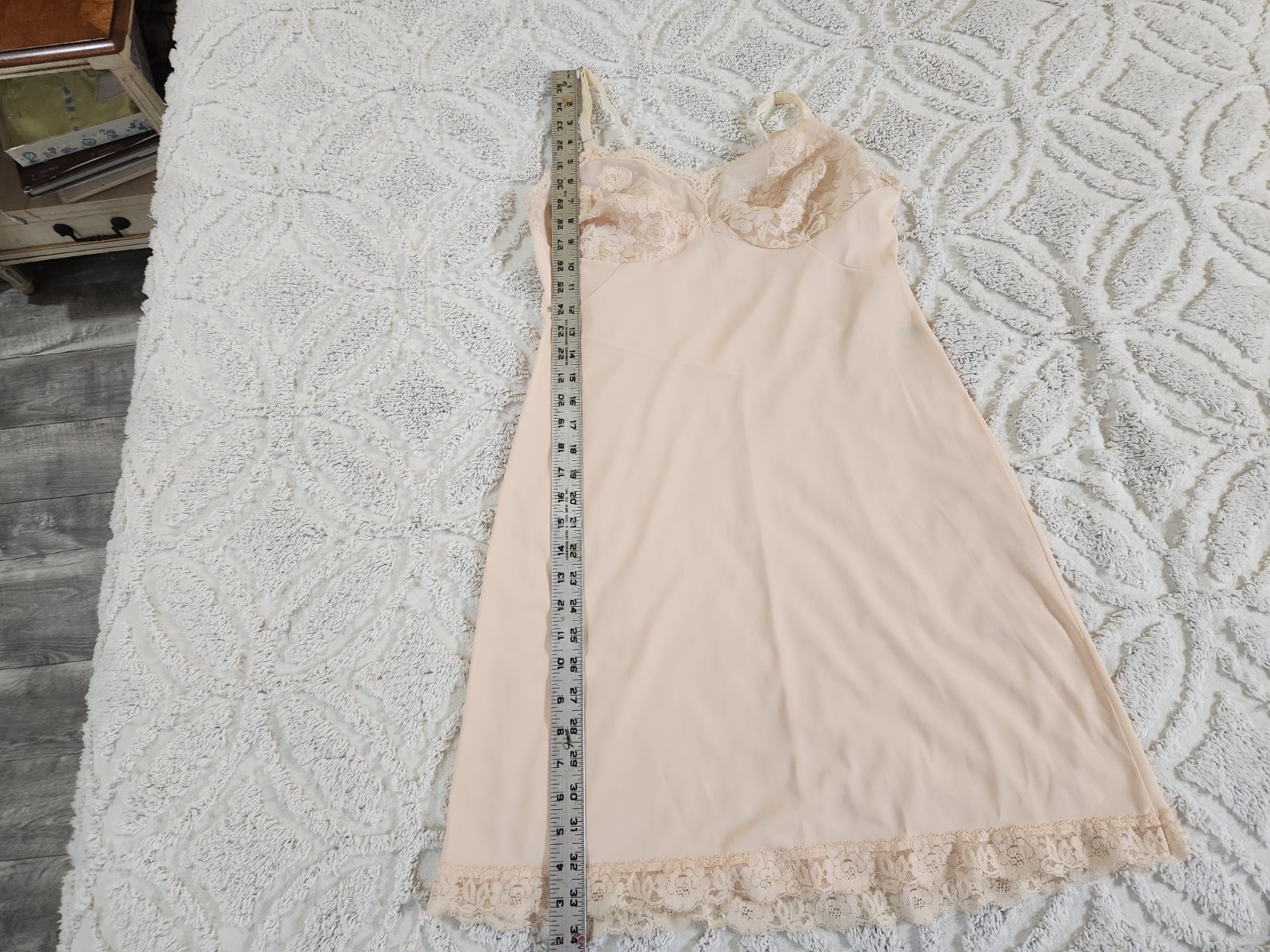 Vintage Gossard Artemis Nylon Full Slip Peach Lace Size 36 Average USA Pin-up