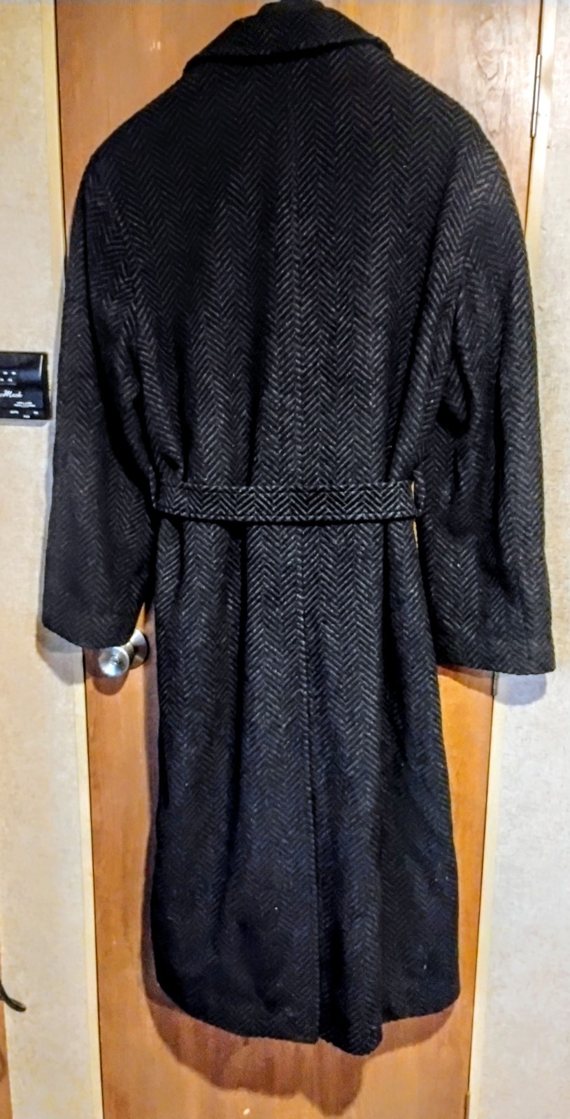 MAN IN WOOL-Black Men&rsquo;s Double Breasted Long Herringbone Wool Trench (Brazil) XL