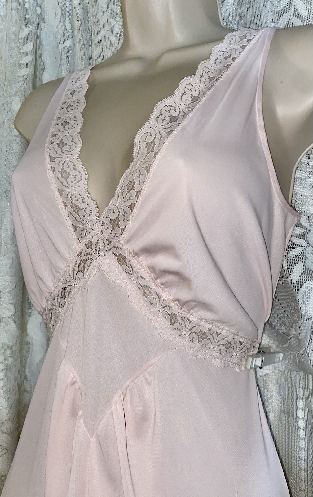 VTG Elegant M Princess Style Pink Soft Nylon Nightgown Negligee Gown Gown