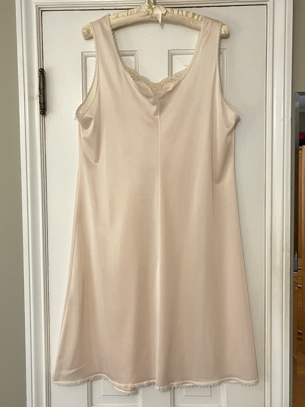 Vintage 1950s-60s Plus Size Light Peach Nightgown Size 40