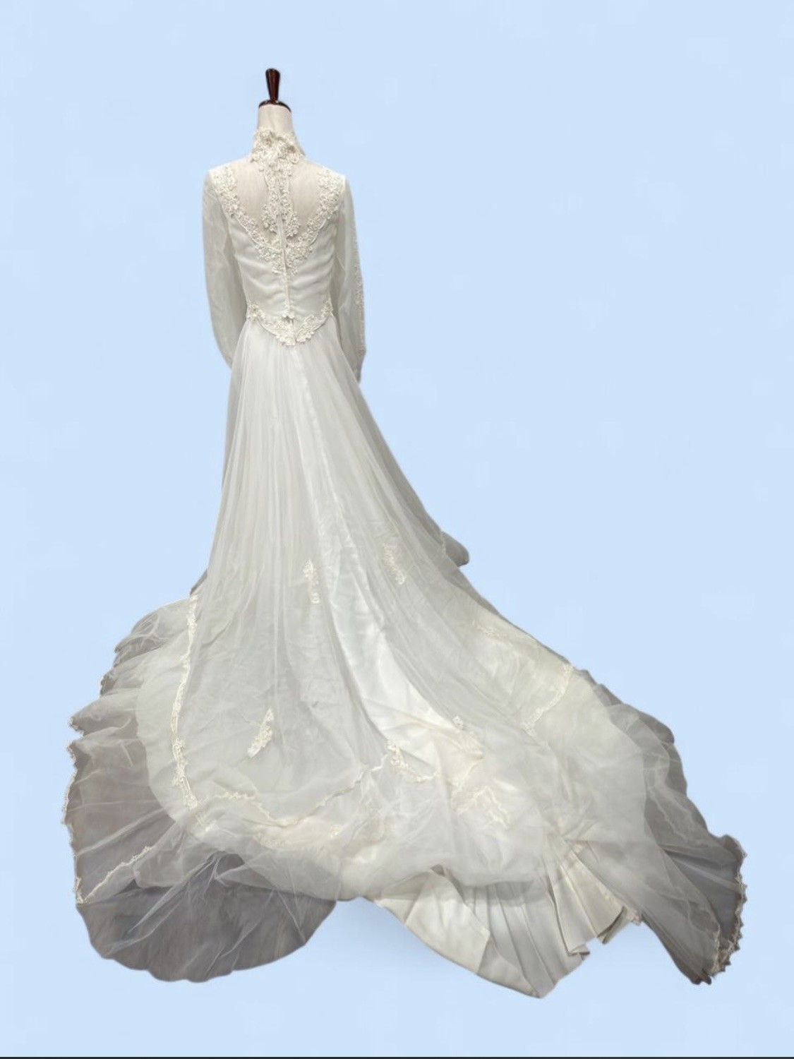 Vintage 1970s ILGWU Union Made Off-White Wedding Dress Pearl Applique Train