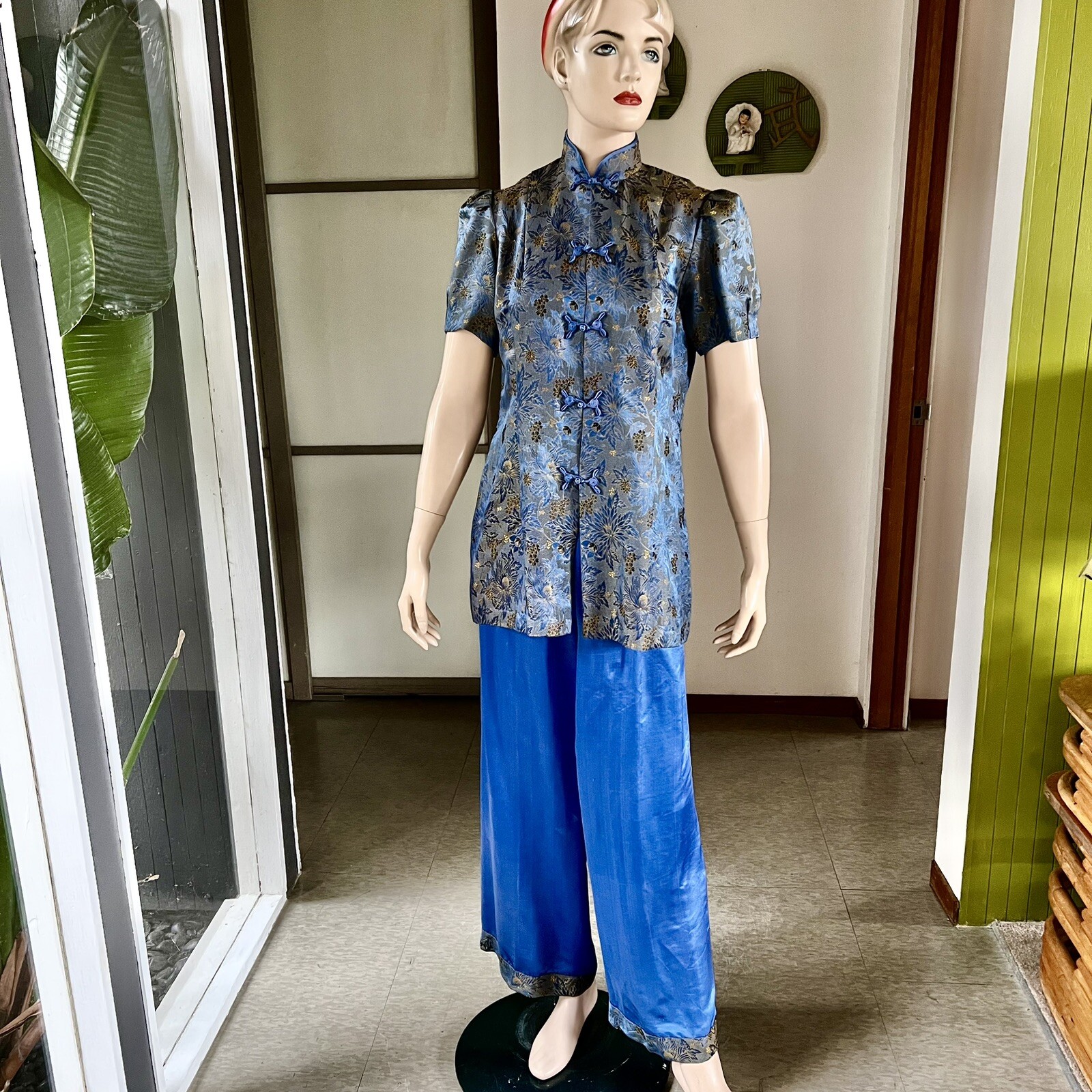 1930s or 40s vintage two piece silk Asian lounge set M