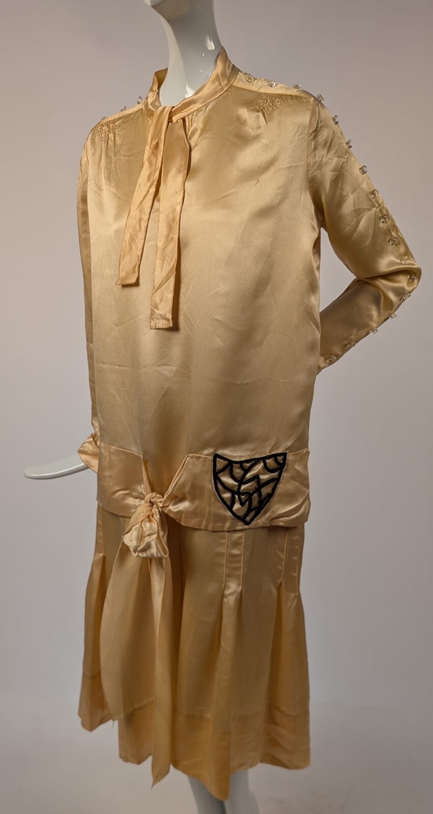 FLAPPER 1920’S YELLOW SILK SATIN DRESS W CUTOUT DETAILED POCKET