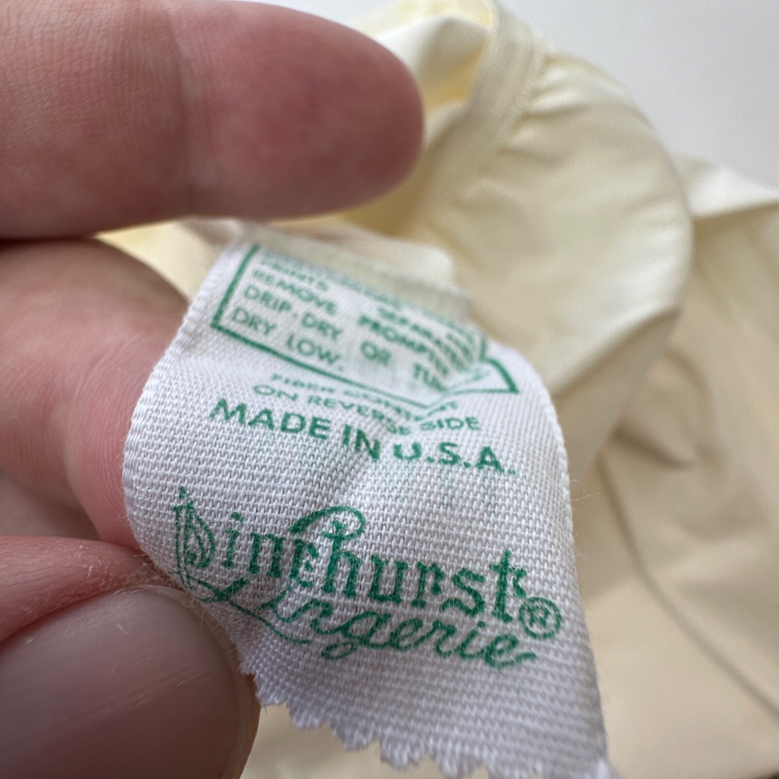 Pinehurst Womens Half Slip Size Small Made In USA Cream Nylon Lace Knee Length
