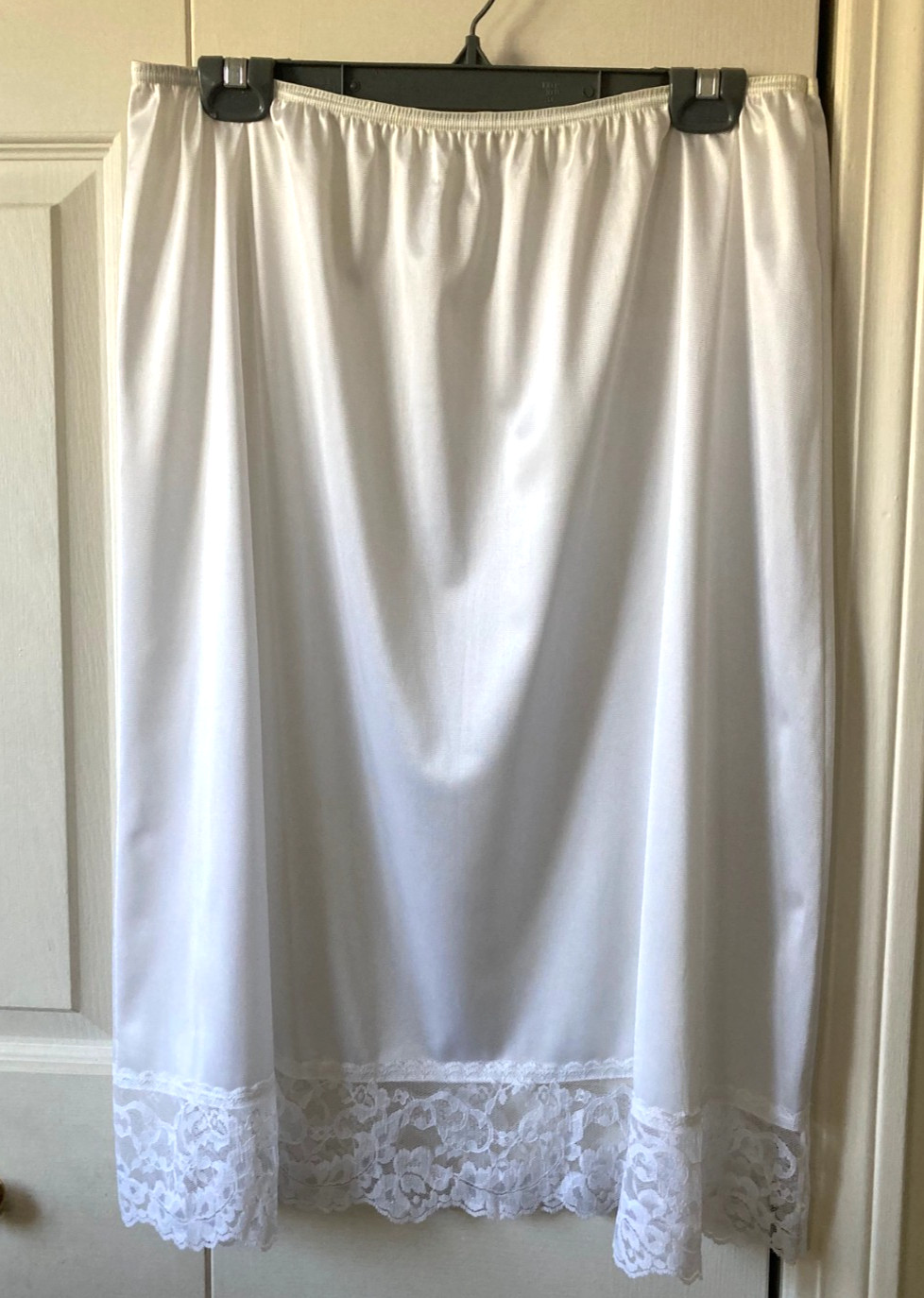 Preowned Vassarette Women&rsquo;s Full Figure White Nylon Half Slip Style 11805 2XL 28