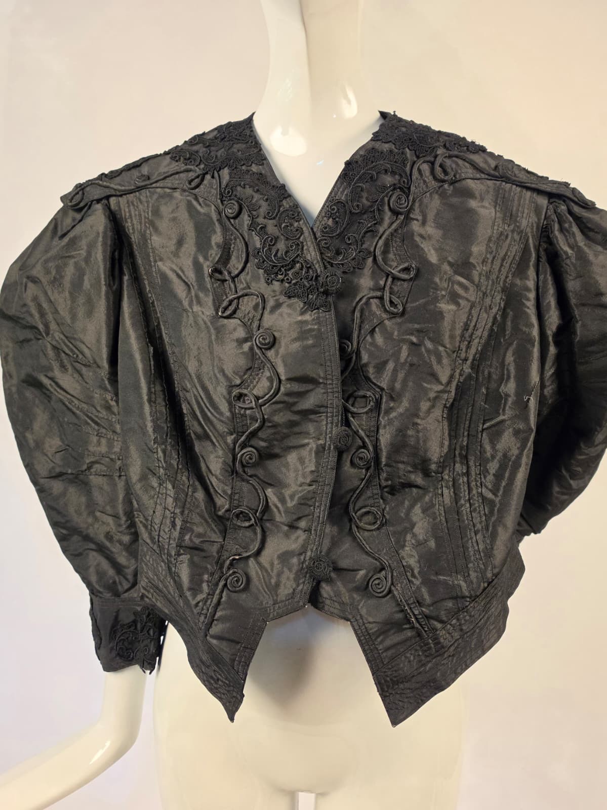 GOTHIC EDWARDIAN BLACK SILK TAFFETA PUFF SLEEVE JACKET W LACE + PIPING