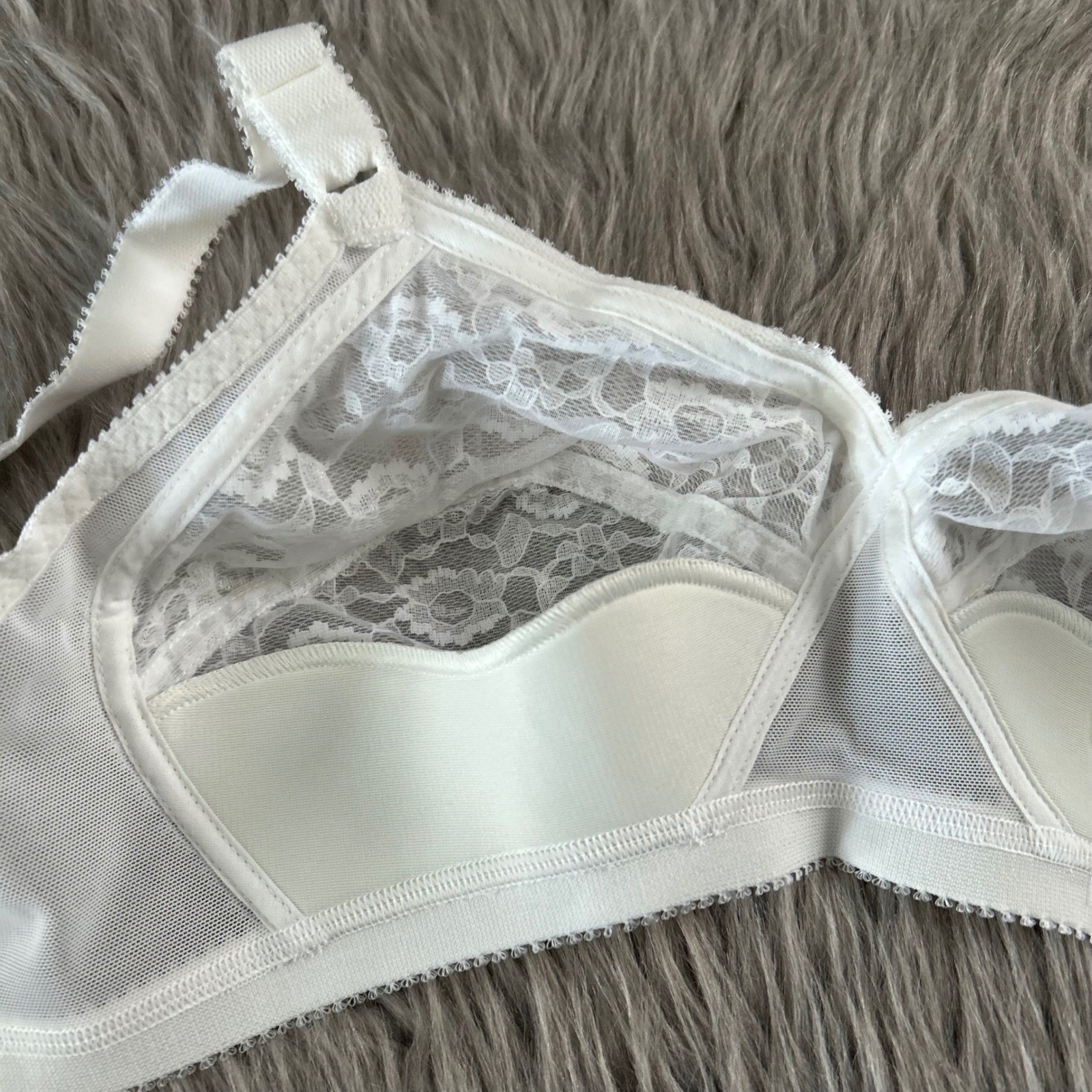 Vintage Playtex Cross Your Heart Wireless Bra Womens Size 36C White Floral Lace