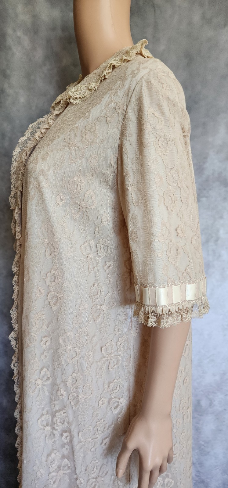 Vintage 1950s BY ODETTE BARSA for Lord & Taylor Dressing Gown Lace Fully Lined