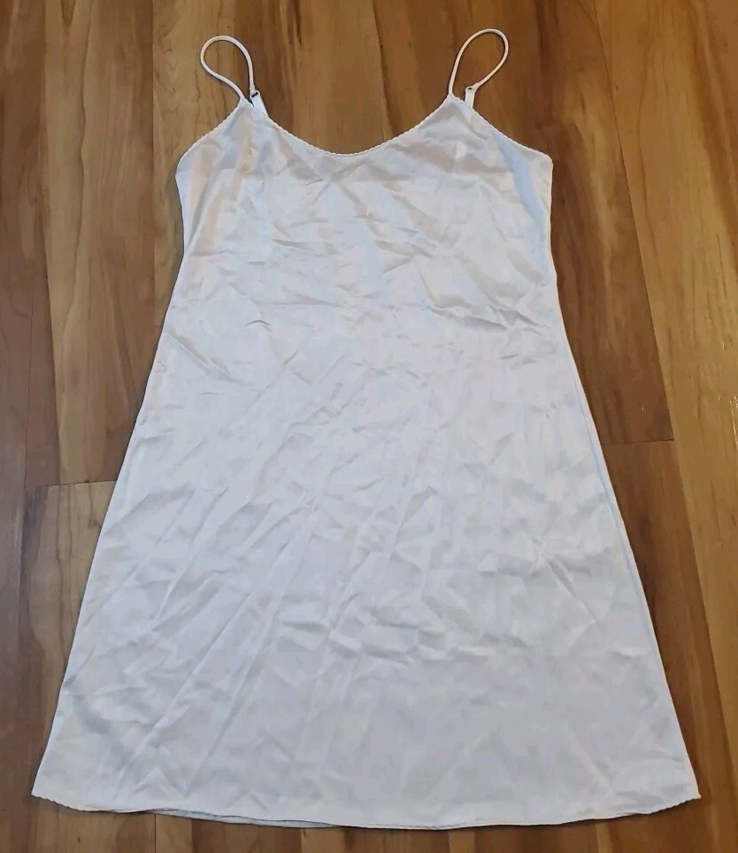 Vintage VASSARETTE White SIZE 34 Slip Style 10-008