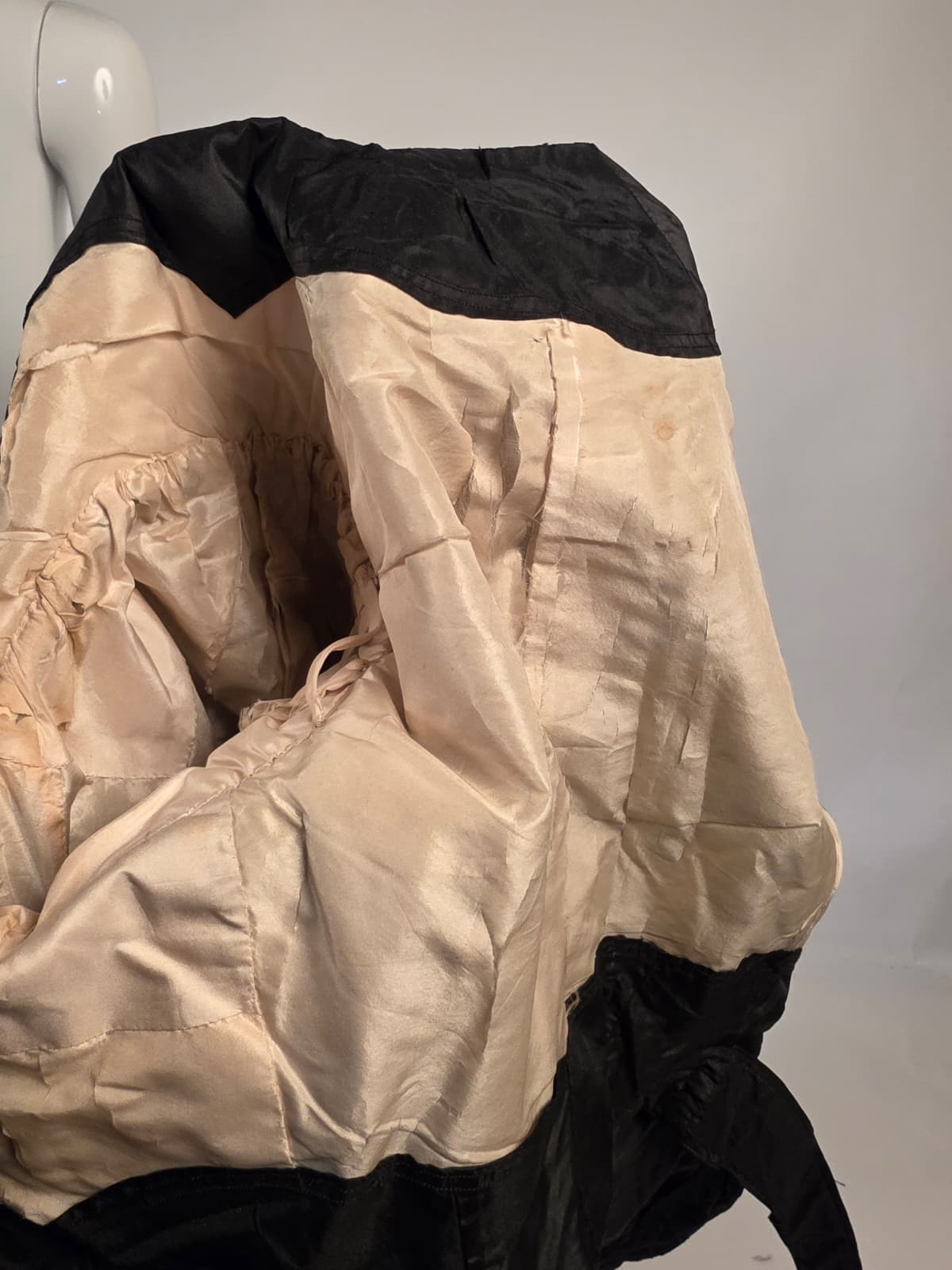 GOTHIC EDWARDIAN BLACK SILK TAFFETA PUFF SLEEVE JACKET W LACE + PIPING