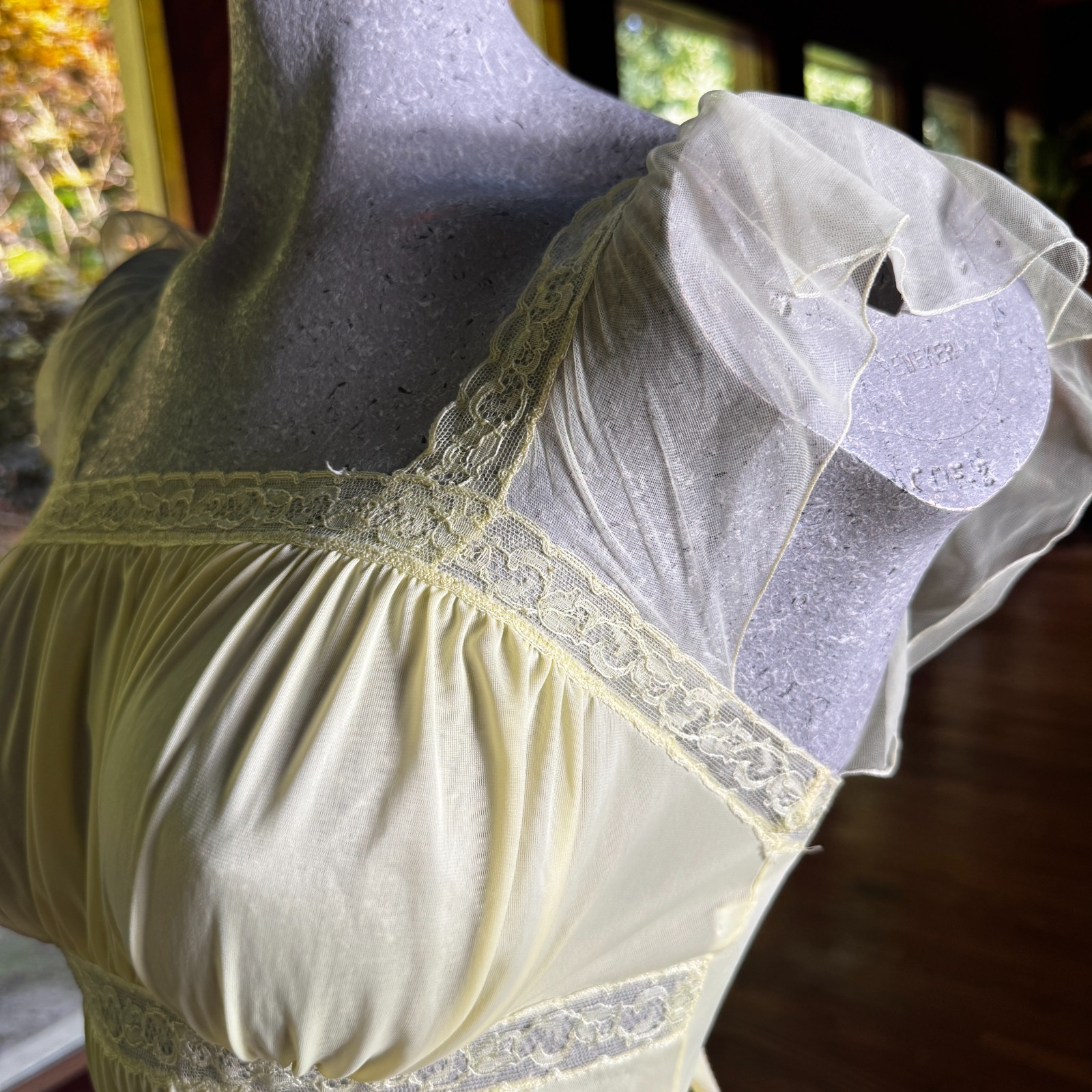Vintage 50s 60s Yellow Lace Babydoll Nightgown & Peignoir Set Vanity Fair Small