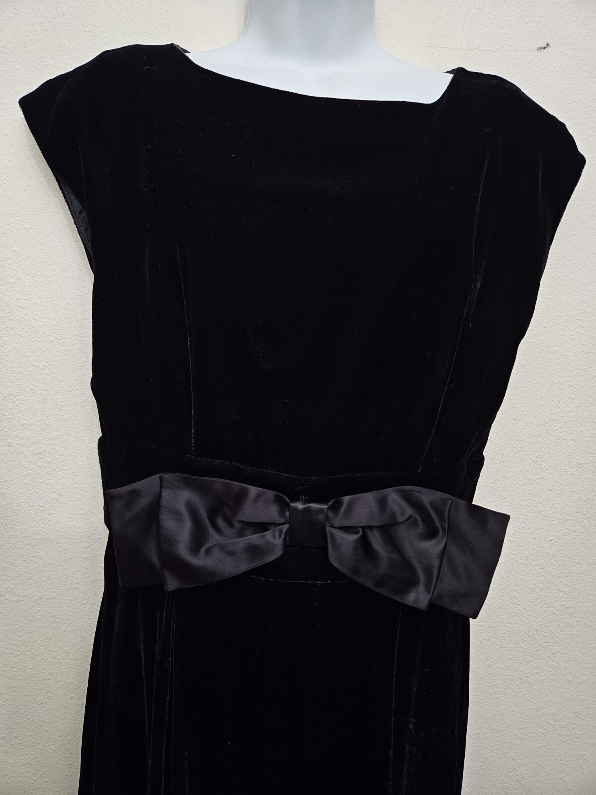 Vintage Solid Black Velvet Lloyd Williams Pencil Dress Small 6 Lined Sleeveless