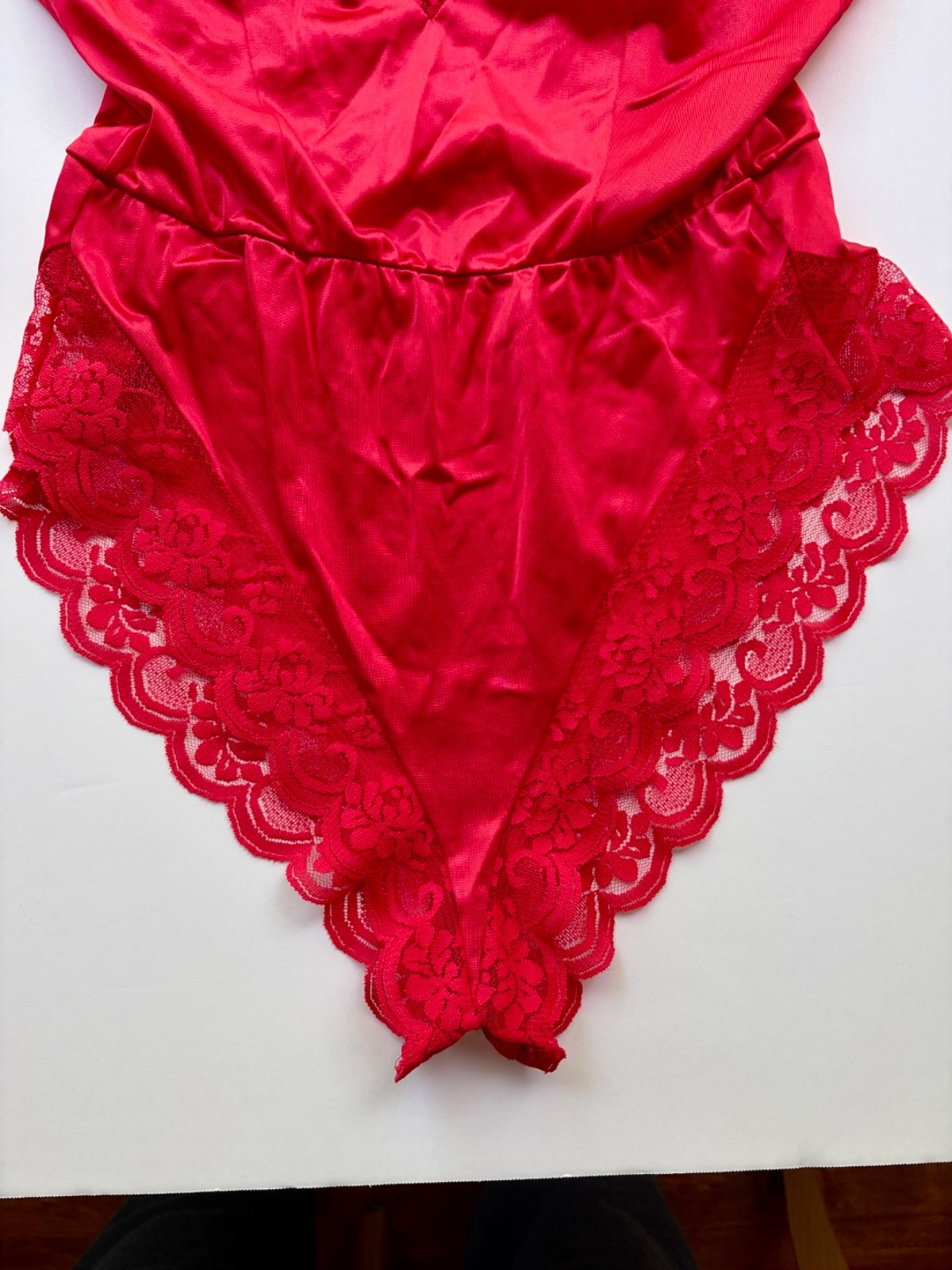 VTG Maidenform Chantilly Bodysuit Lingerie Glossy RED Nylon Lace Sz 34 USA Union