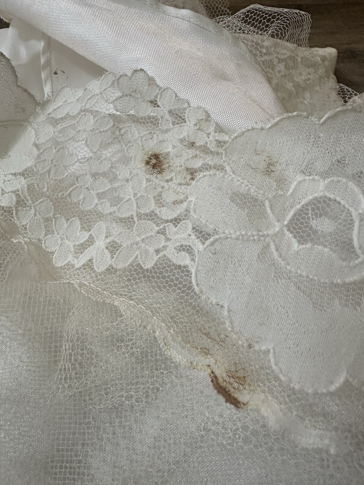 Vintage Wedding Dress Gown S White Chantilly Lace Long Sleeve Fitted Train Veil