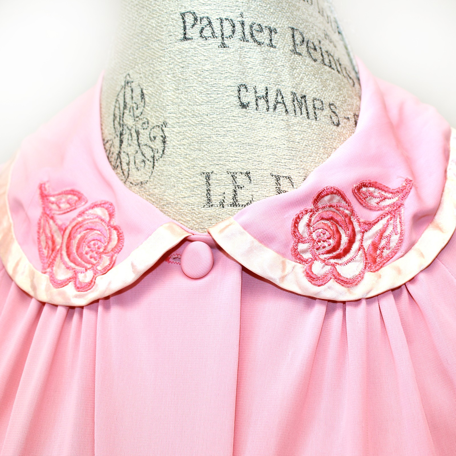 Unbranded vintage button up robe house dress embroidered Peter Pan collar medium