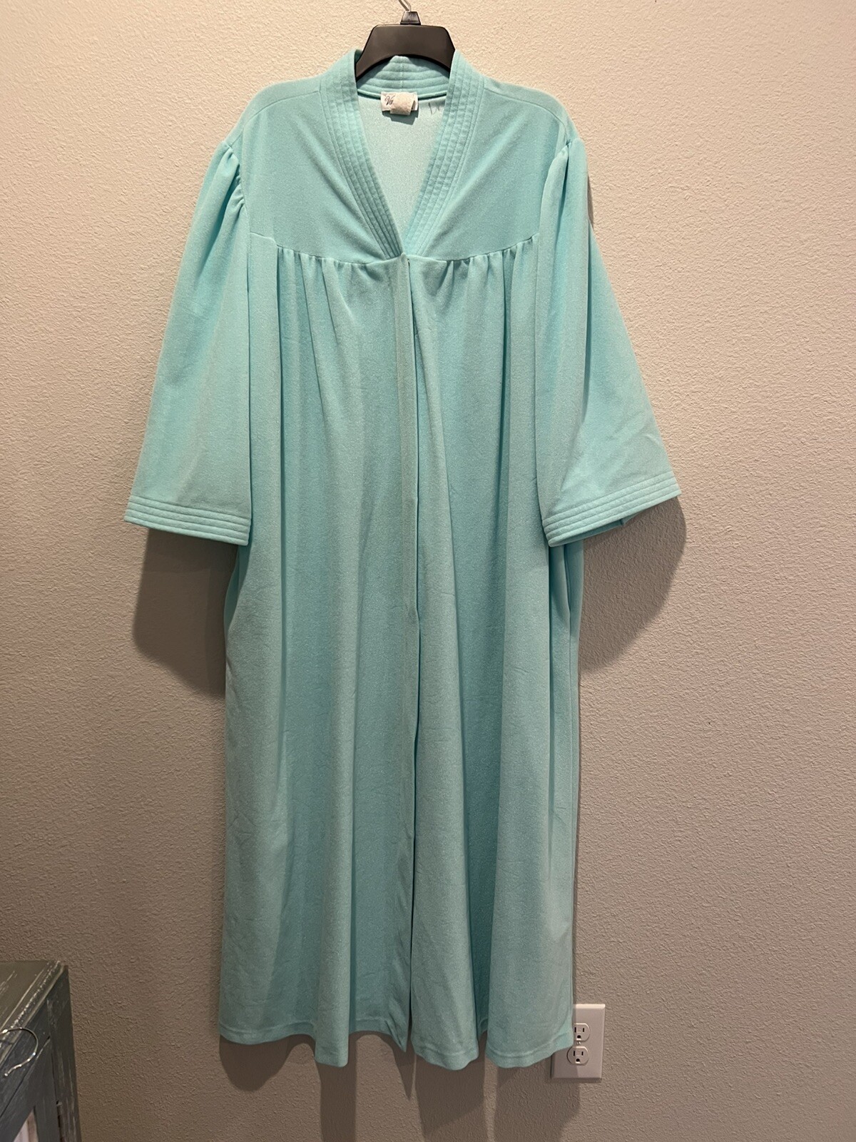 Vintage Vanity Fair Housecoat Light Blue Velour Robe Women’s Size 3XL V-Neck