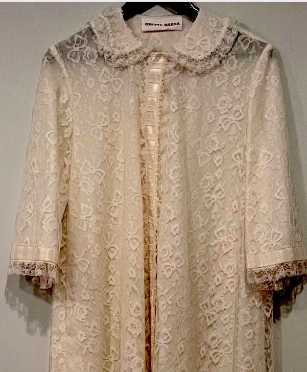 Vintage 1950s-1960s Odette Barsa Full Length Lace Dressing Gown Robe – Small