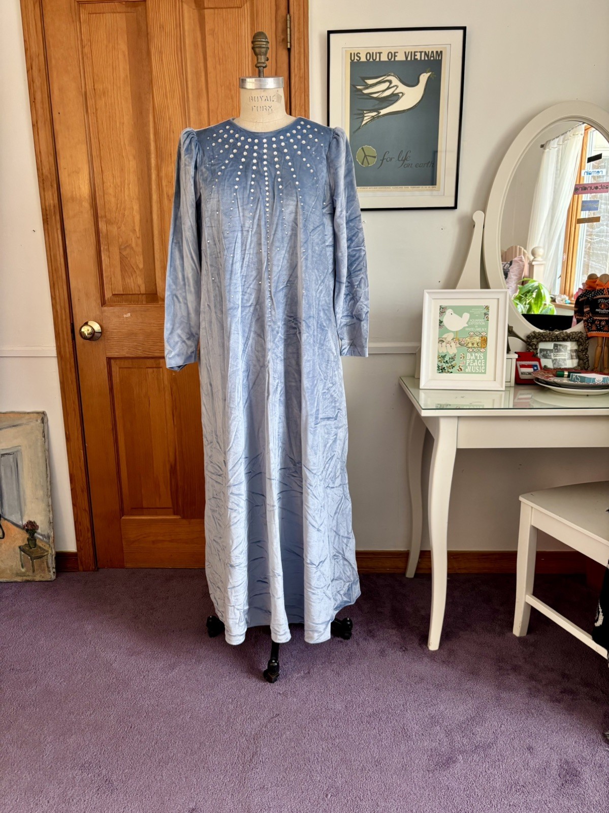 Vtg Lucie Ann pale-Blue rhinestoned velvet Long Nightgown Bust 42
