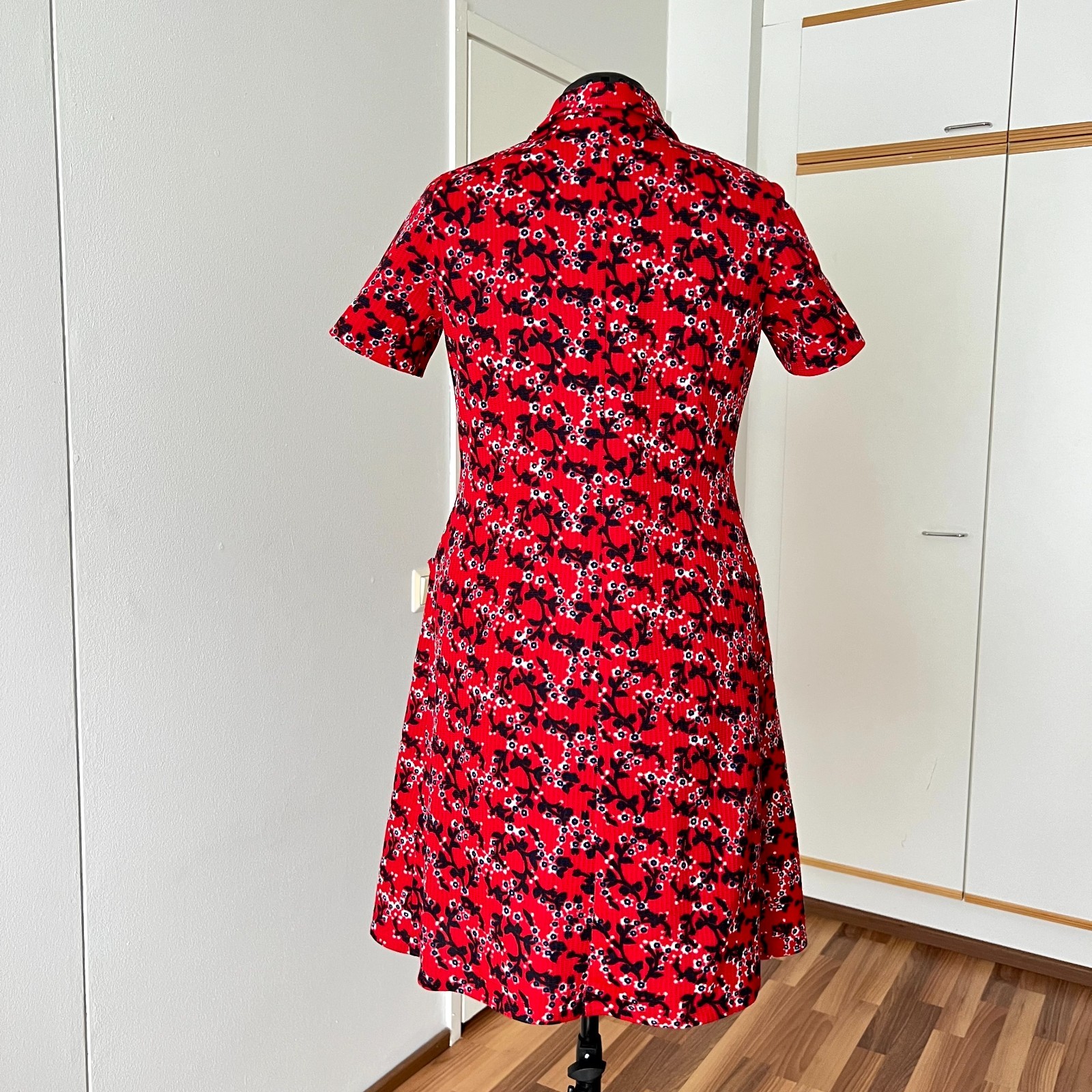 1970s Plus Size Floral Mod Shift Dress Button Front Twiggy Style GoGo Retro EU42