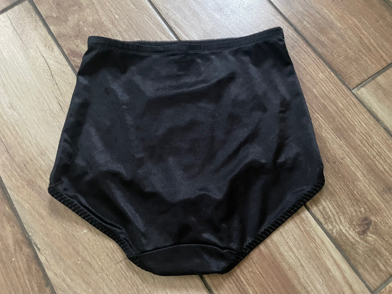 NWOT Bali #8710 Second Skin Girdle Panties Medium Black