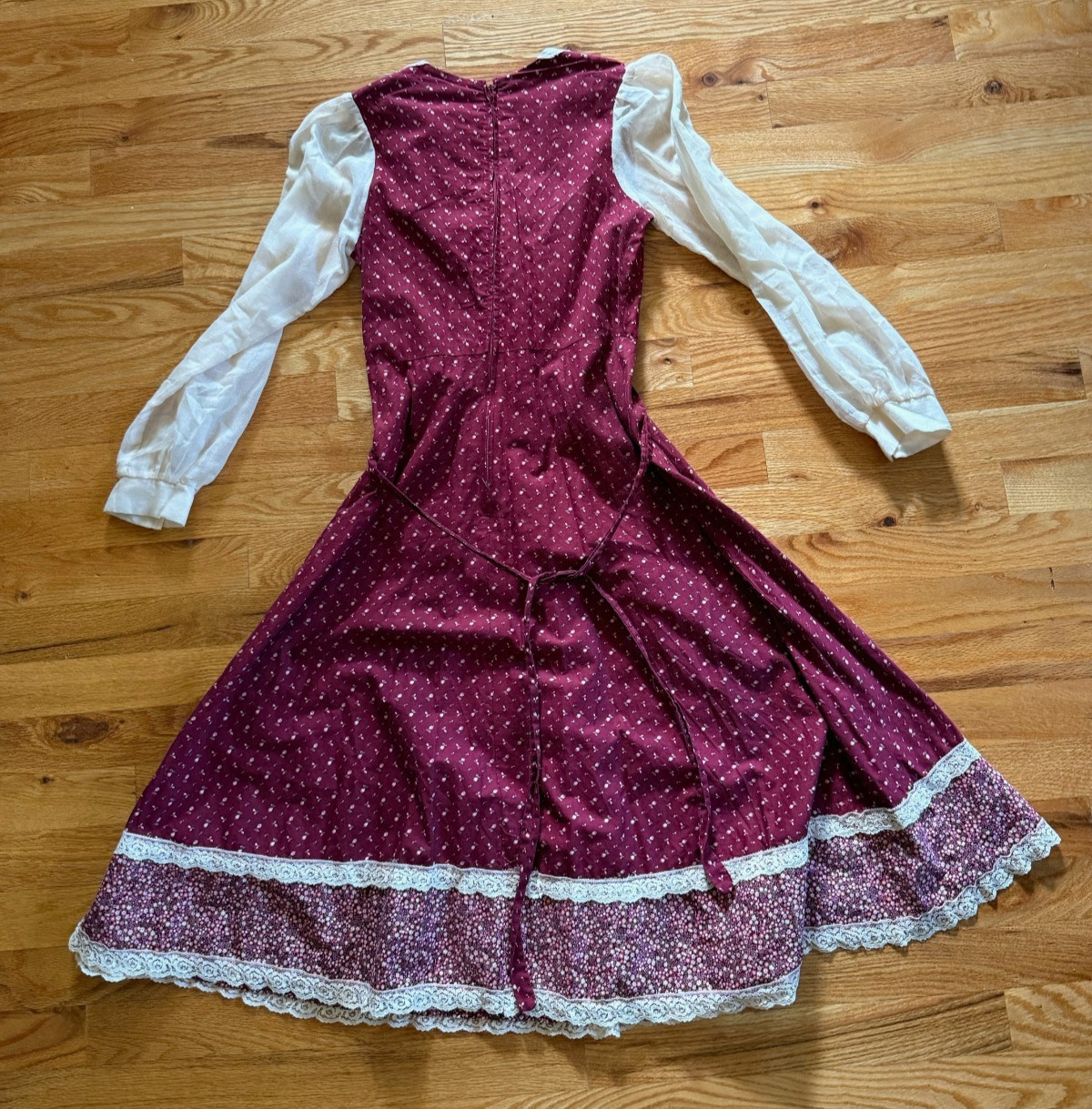Vintage 1970&rsquo;s PRAIRIE FLORAL Romantic Dress Size 7/8 Unbranded Bee Darlin&rsquo;?