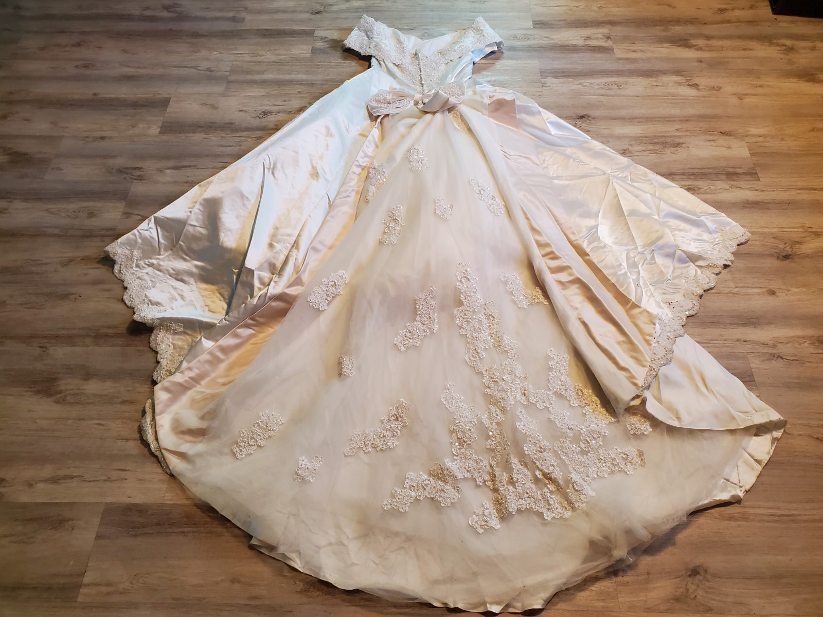Vintage Satin Beaded Ribbon Wedding Dress Sz 18 Train Michelangelo Tulle