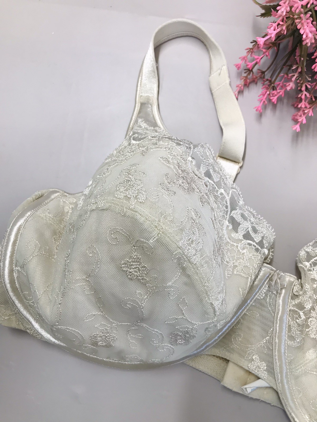 Vintage Playtex Secrets Satin & Lace #4022 Underwire Soft Cup Bra In Ivory 40DD