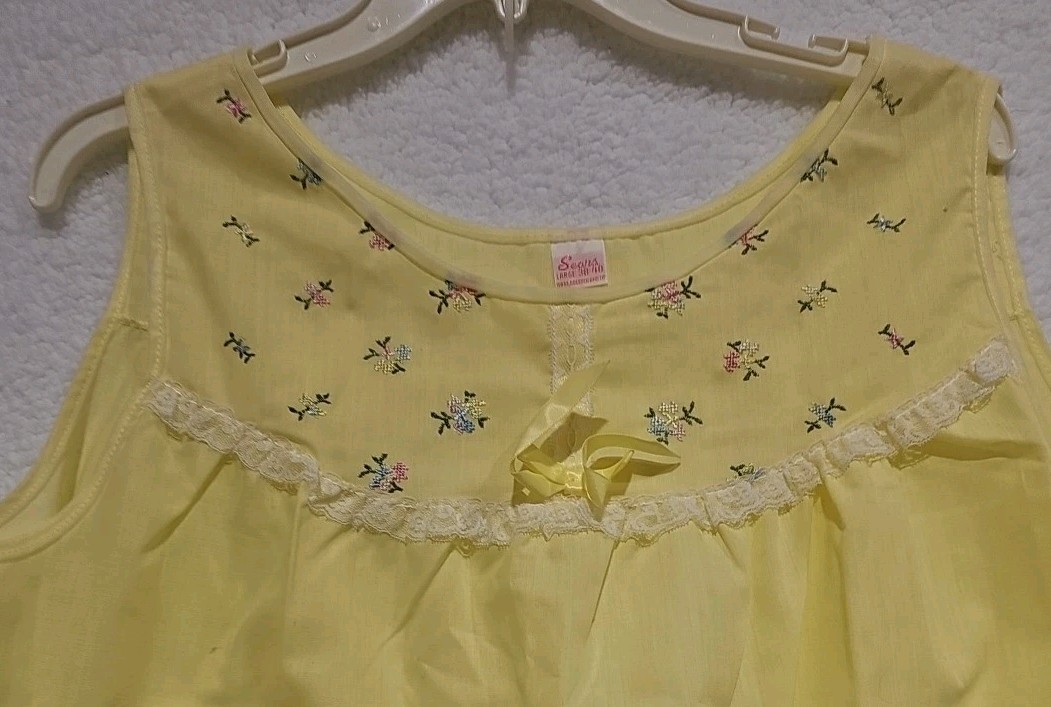 Vtg Sears 38-40 yellow Poly/cotton sleeveless middie night gown flower bodice