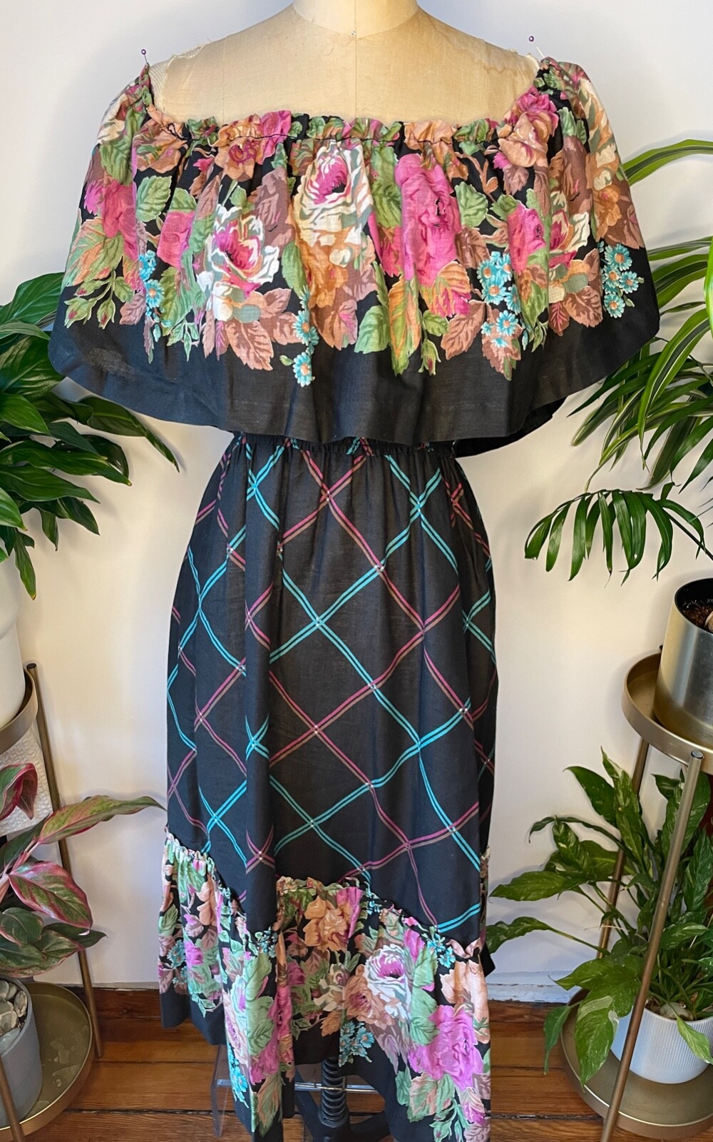 VTG 70&rsquo;S PRETTY!!HANDMADE BOHO HIPPY FLORAL RUFFLED SMOCKED SUNDRESS DRESS*S/M