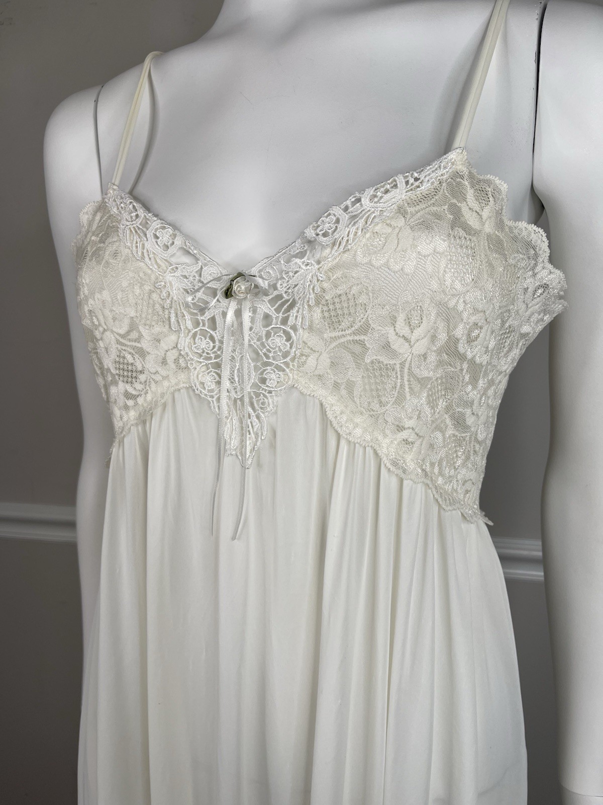 VTG Miss Elaine Intimates Romantic nightgown Lace Bodice Size 36” sexy Ivory