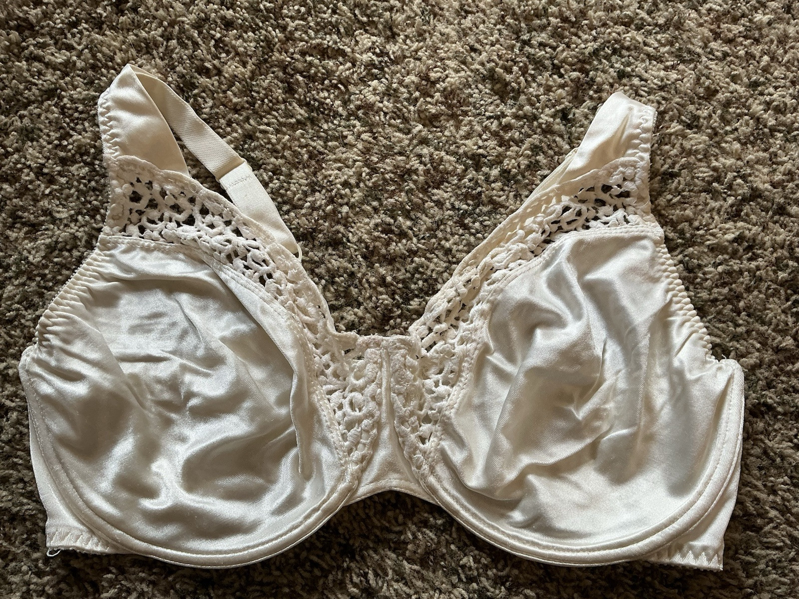 Vintage Olga Bra 38DD Cream Unlined Underwire Satin Second Skin Type #33511