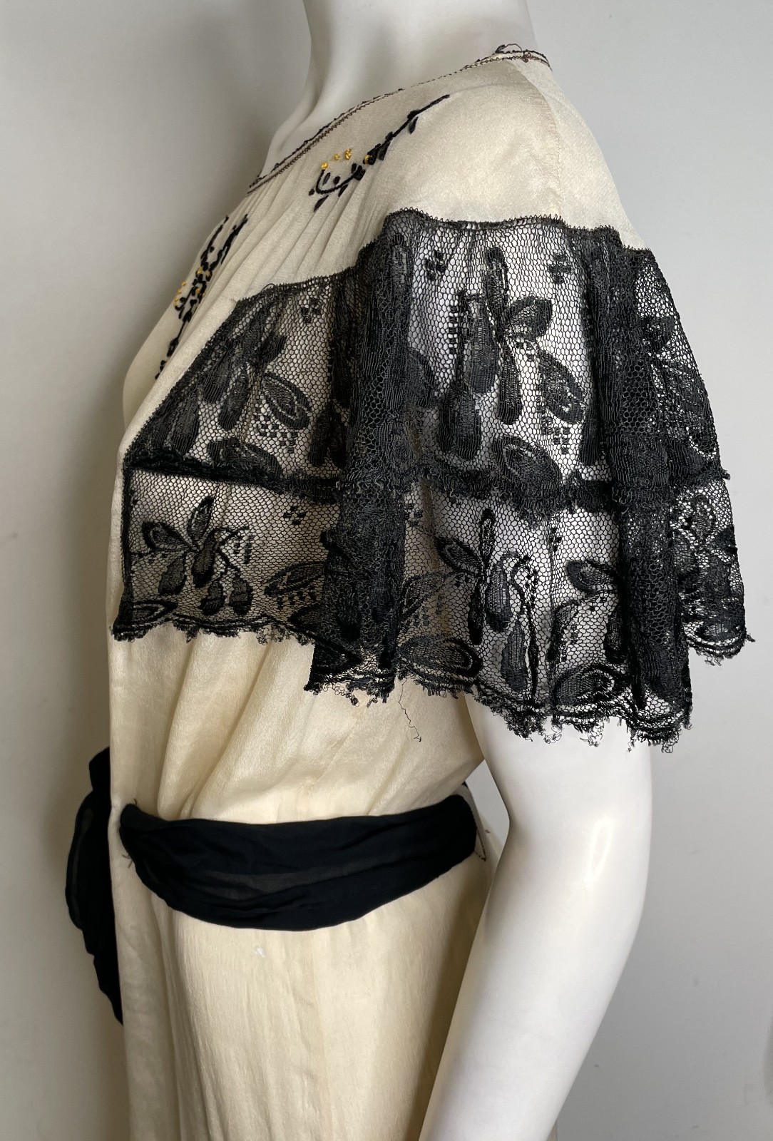 Antique 1900s Ivory Black Silk Dress S M Art Deco Flutter Lace Sleeves Embroider