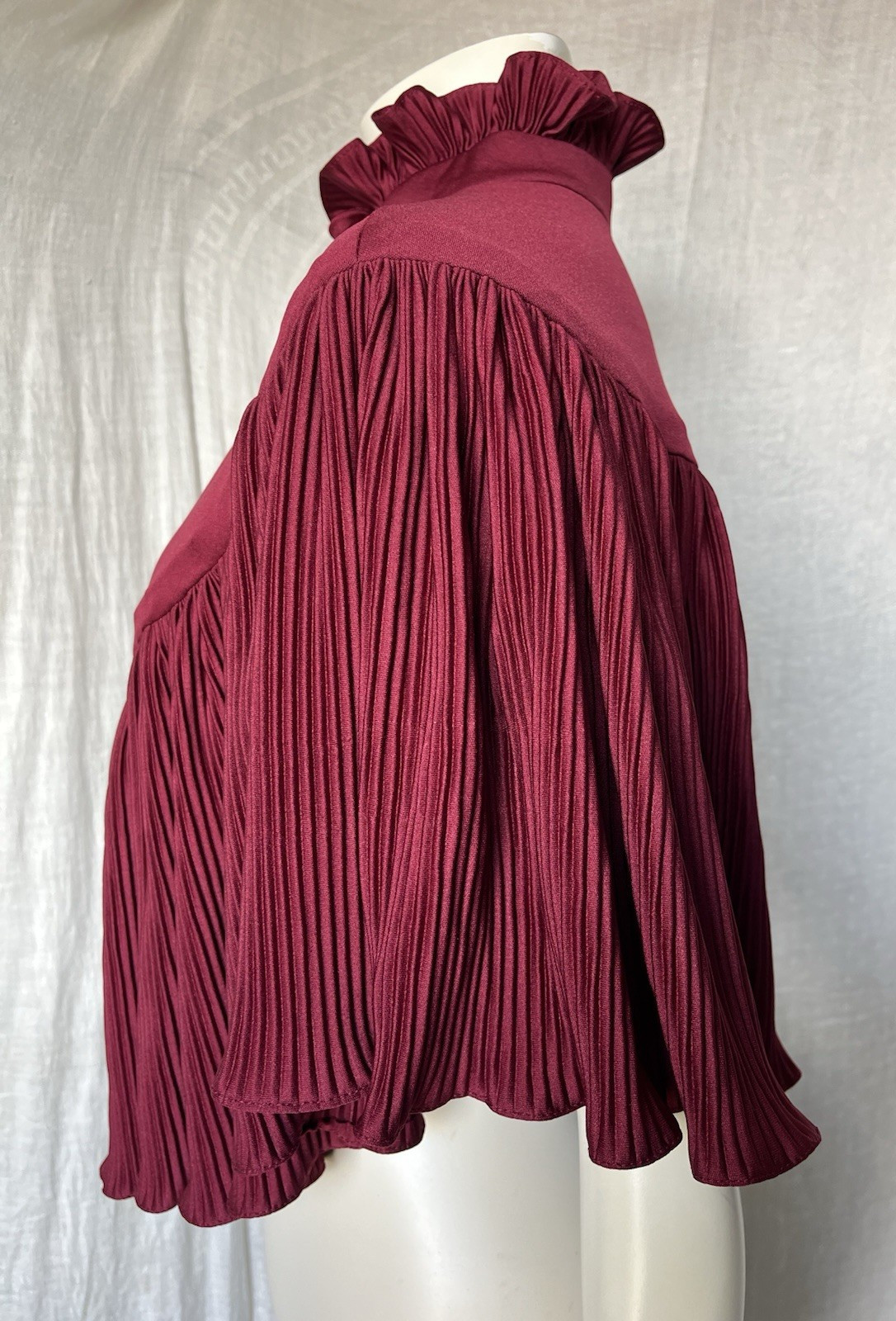 Vintage 1970s Capelet Cape Topper Ruffle Collar Pleated Gothic Vampy Evening Med