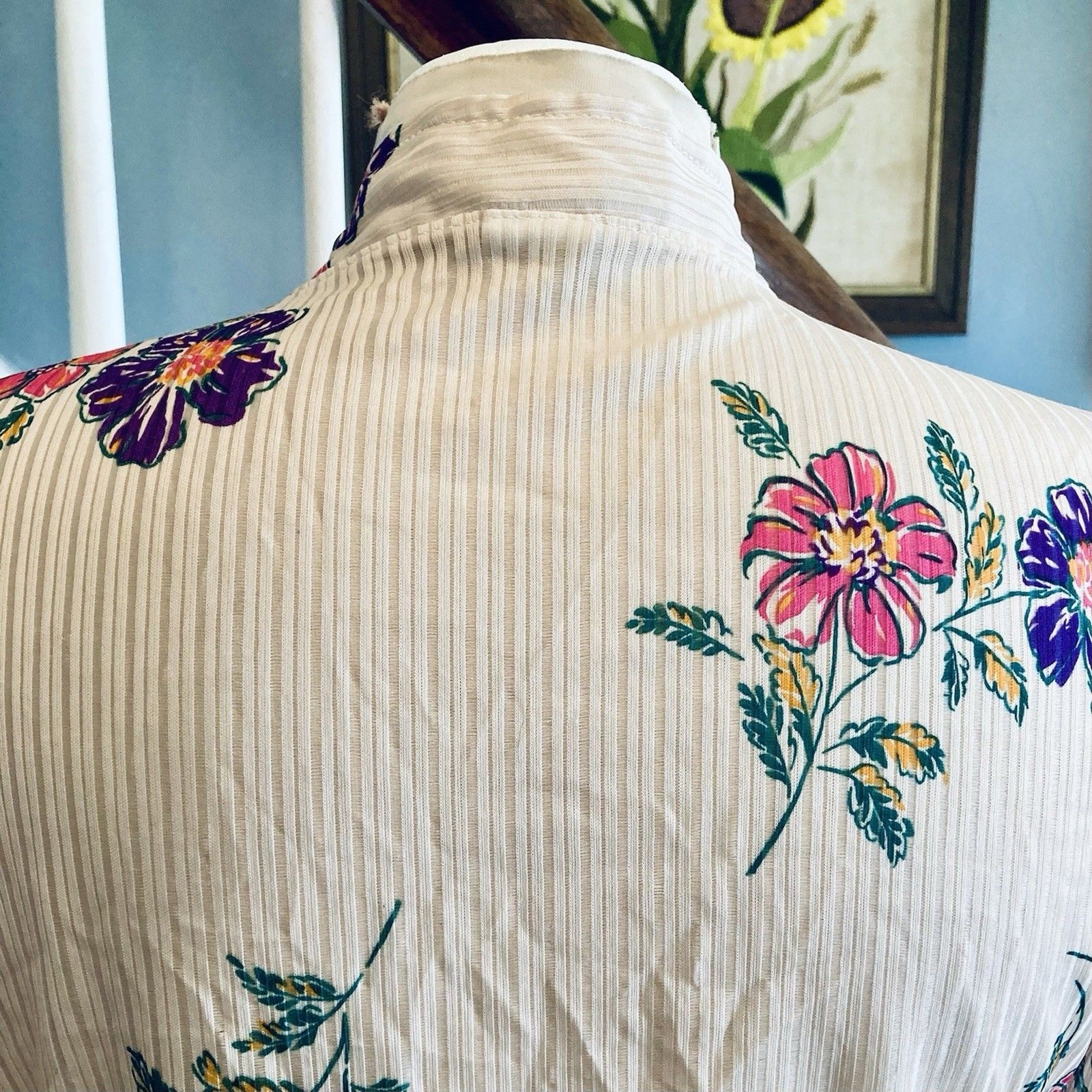 1970s Beige Disco Polyester Floral Collarless Blouse Cottagecore Wear To Work