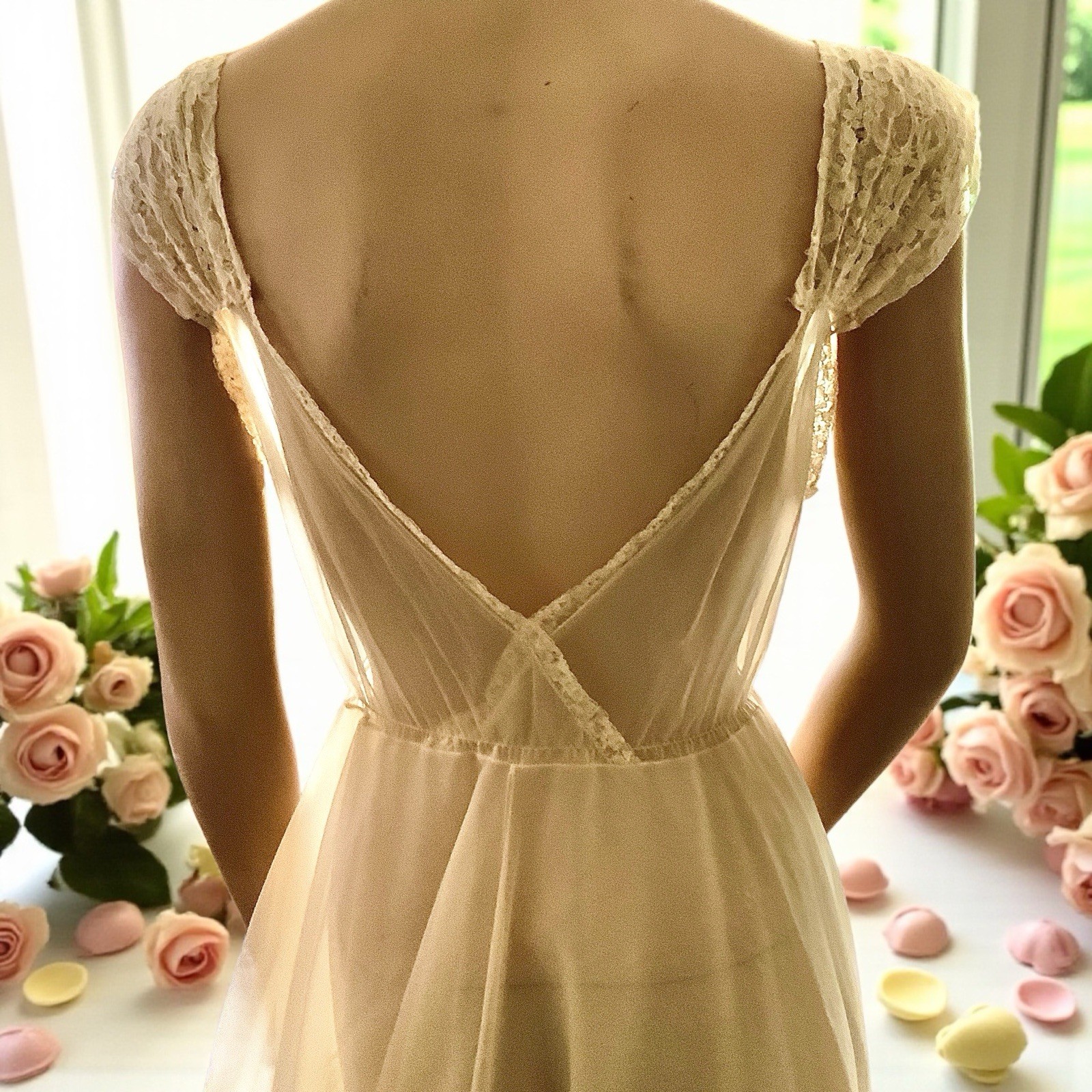Vintage 2 Pc. Sz. Medium AMOURELLE NYLON Peignoir Apricot Cream Color Ecru Lace