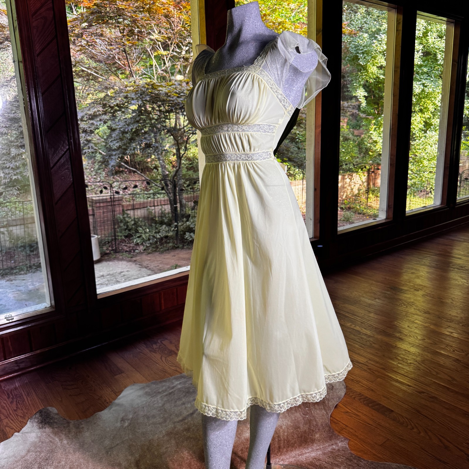 Vintage 50s 60s Yellow Lace Babydoll Nightgown & Peignoir Set Vanity Fair Small