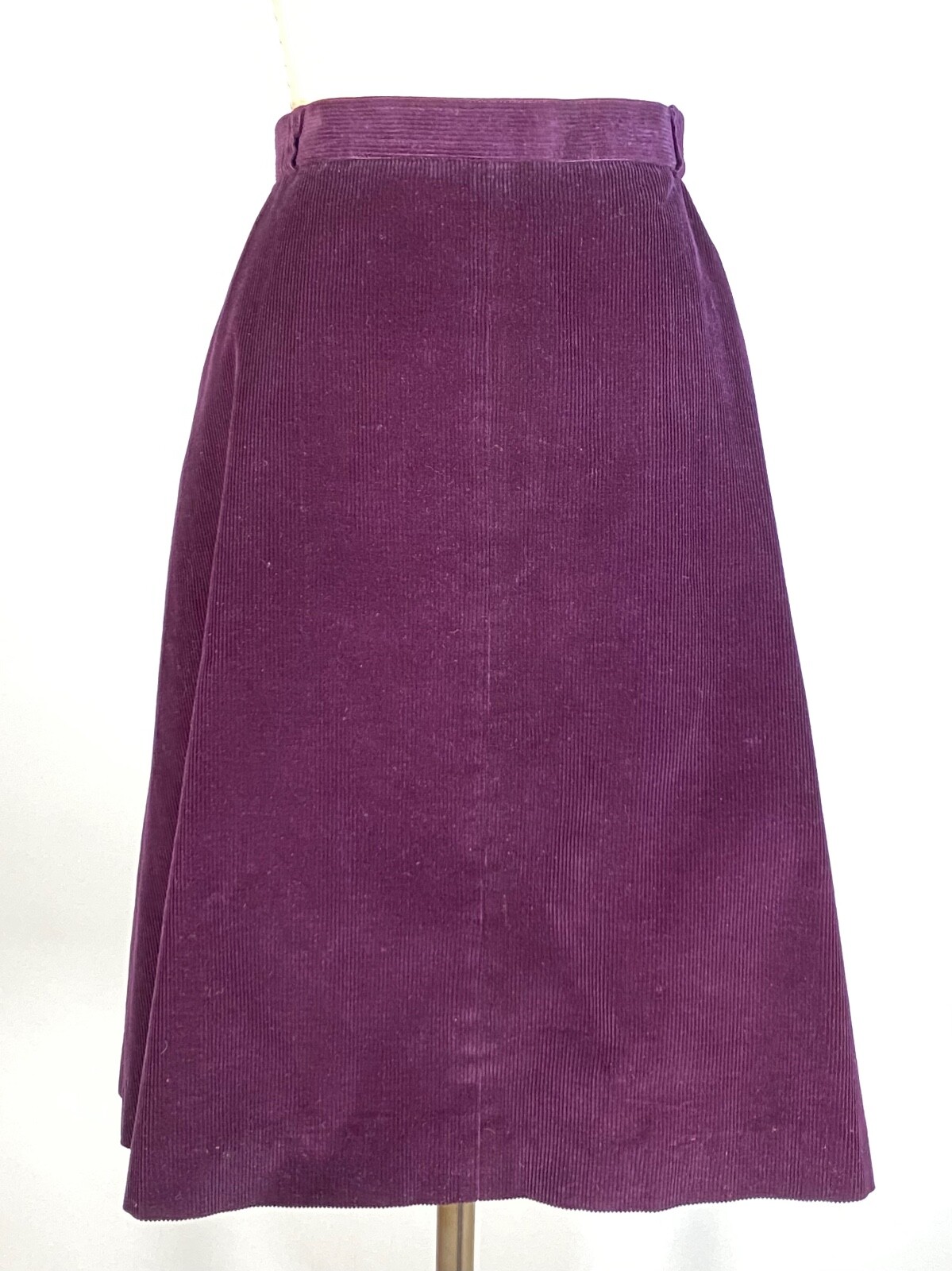 Vintage 1970&rsquo;s-1980&rsquo;s deep purple cotton corduroy skirt from ALEXANDER&rsquo;S size 16