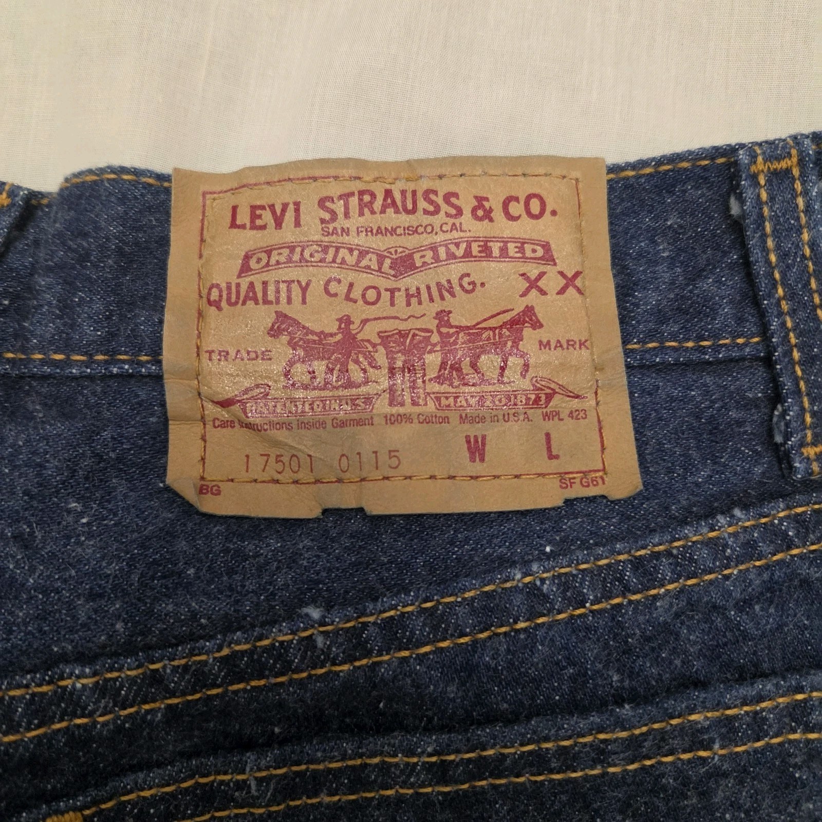 Vintage 80s/90s Levi’s 501 Button Fly Medium Wash Jeans Women’s 13 Made in USA