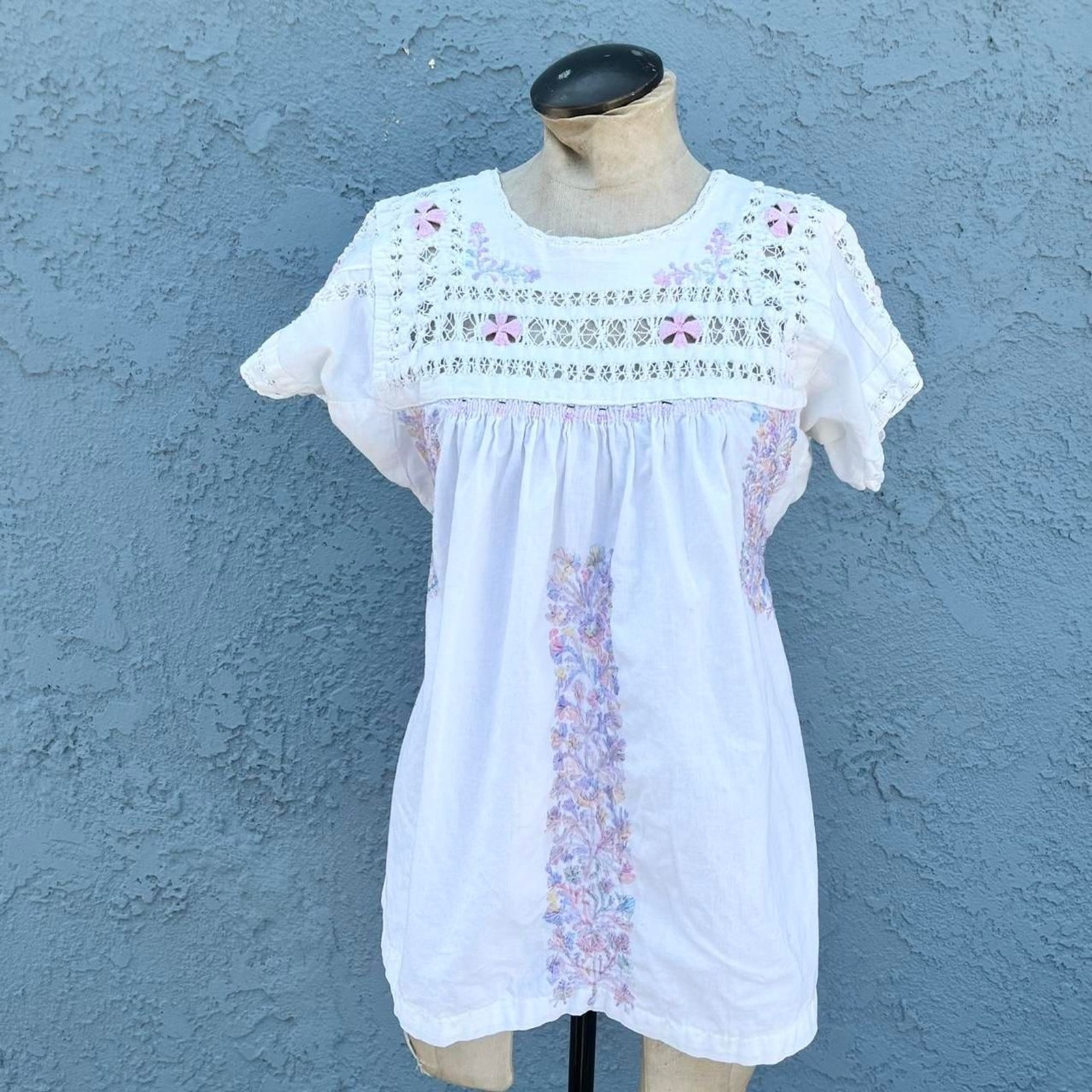 White Oaxacan Blouse Medium Cotton Mexican Embroidered top