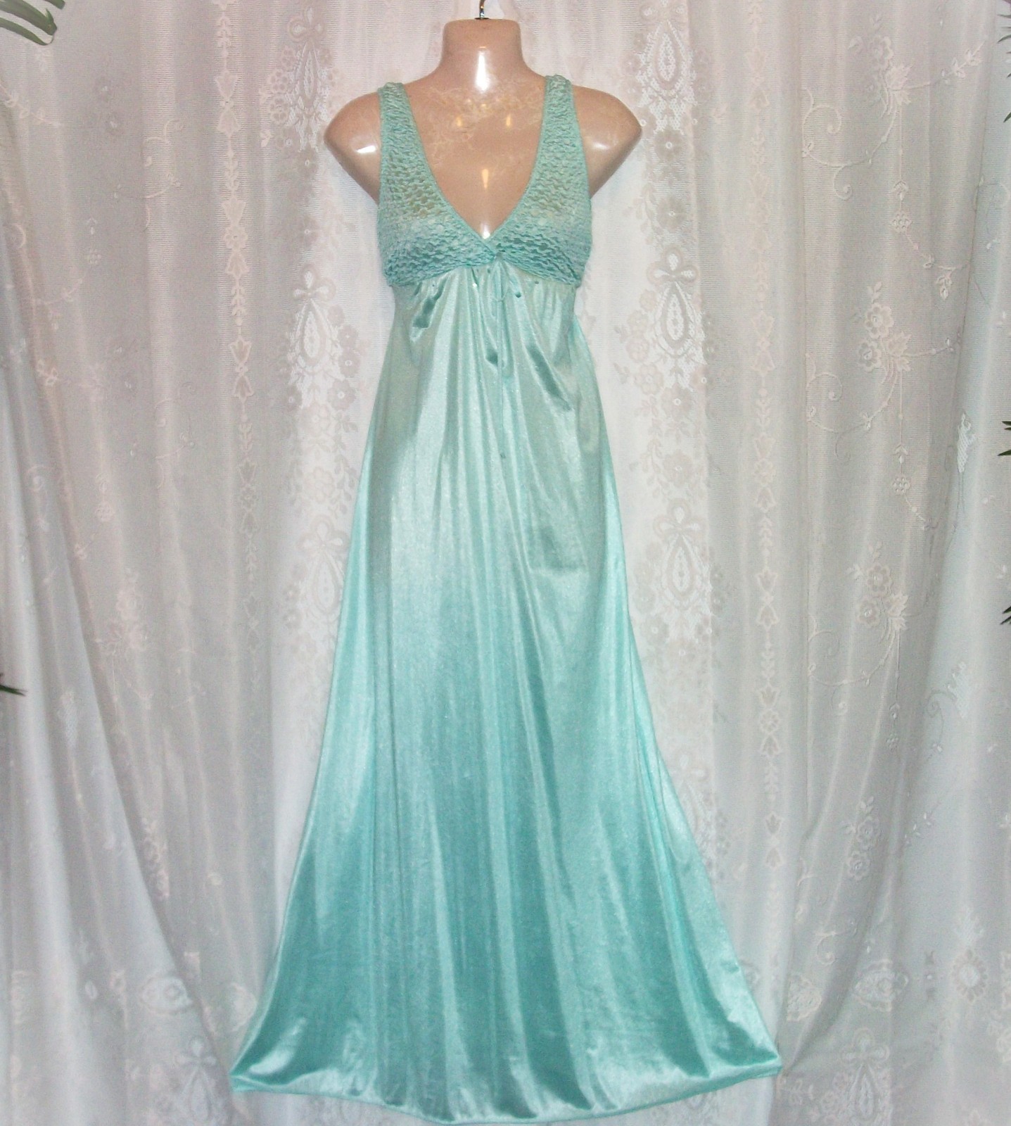 Sm.1960&rsquo;s, »Kayser » shimmer shiny nylon,long vintage nightgown,boho,hippie,glam