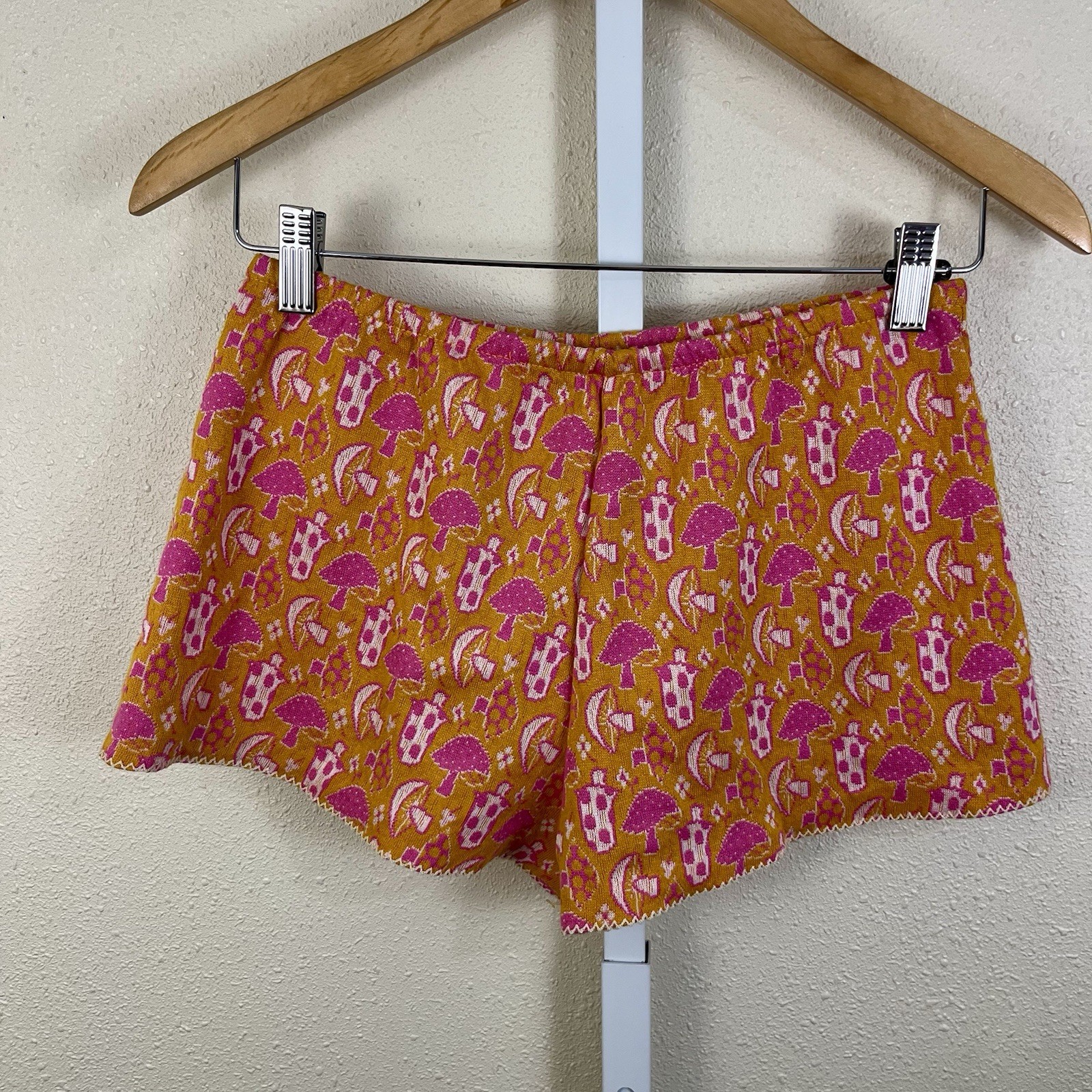 The Red Eye Mushroom Print Shorts Size 11 Vintage 70s Boho Retro Festival Groovy