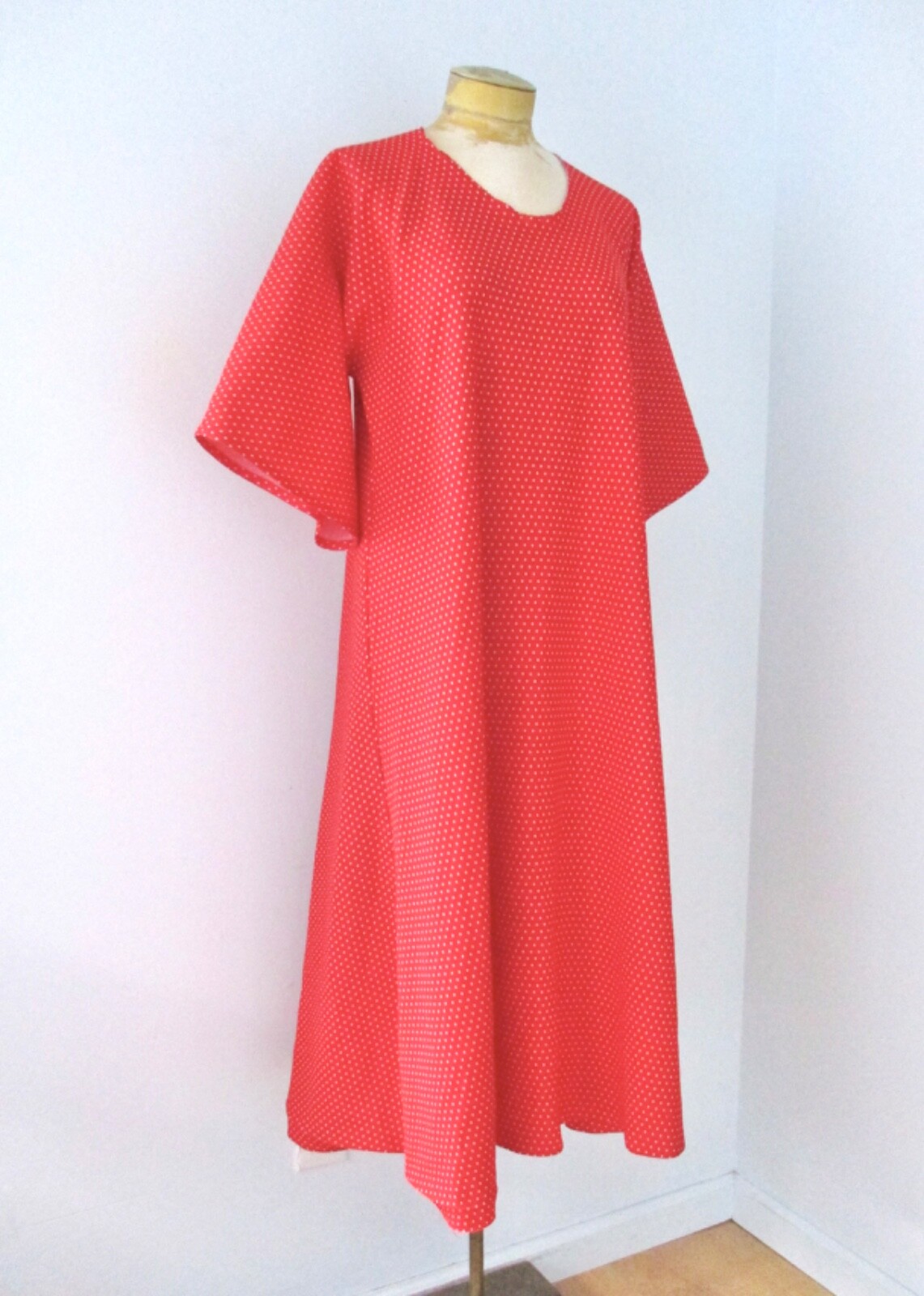 Vtg 60s 70s Mod Red Textured Poly Knit Dash Dots Day House Dress LARGER SIZE 2XL
