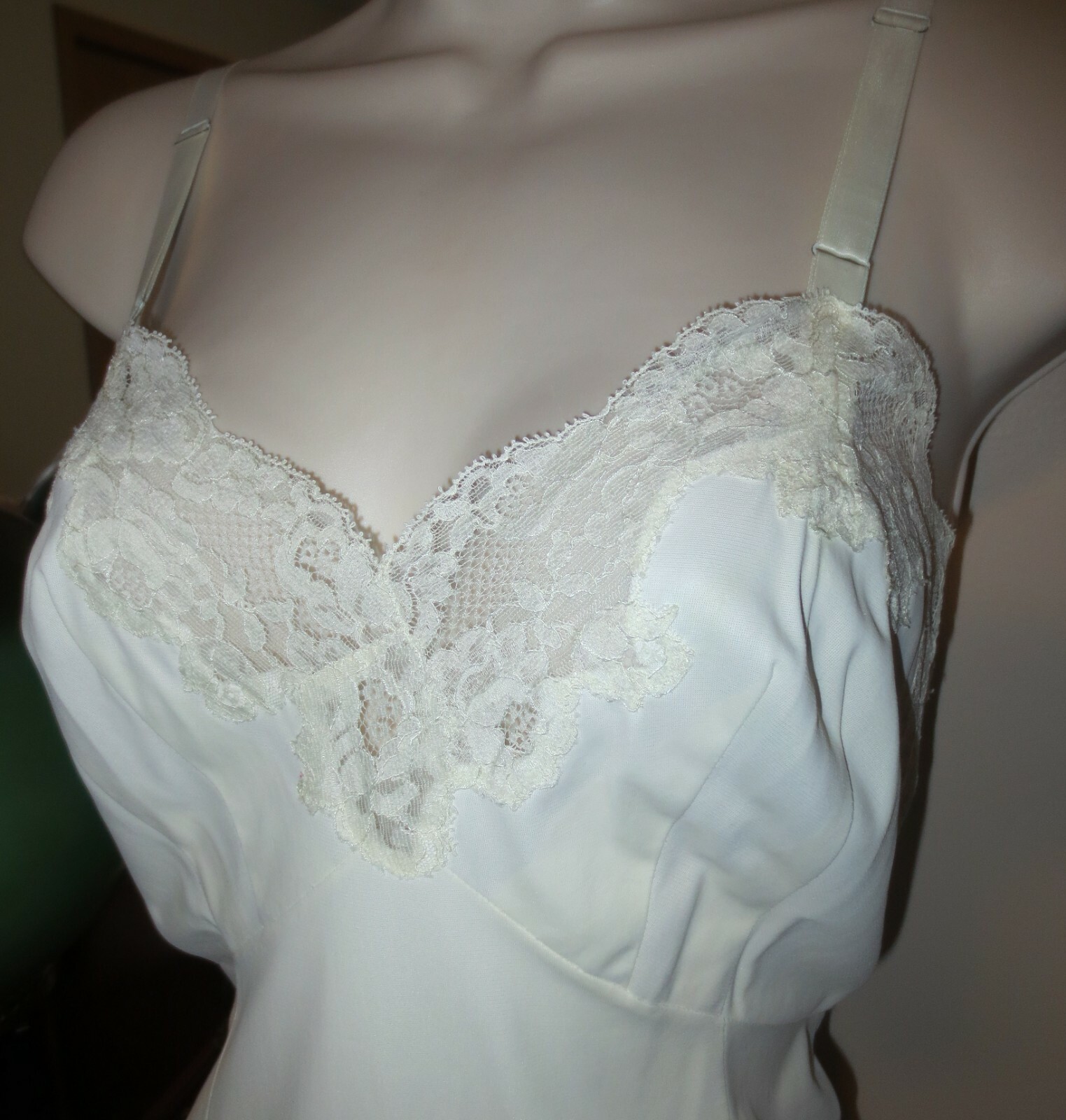 GOSSARD ARTEMIS IMAGE IVORY proportioned fit lingerie full slip 36 B MINT RARE