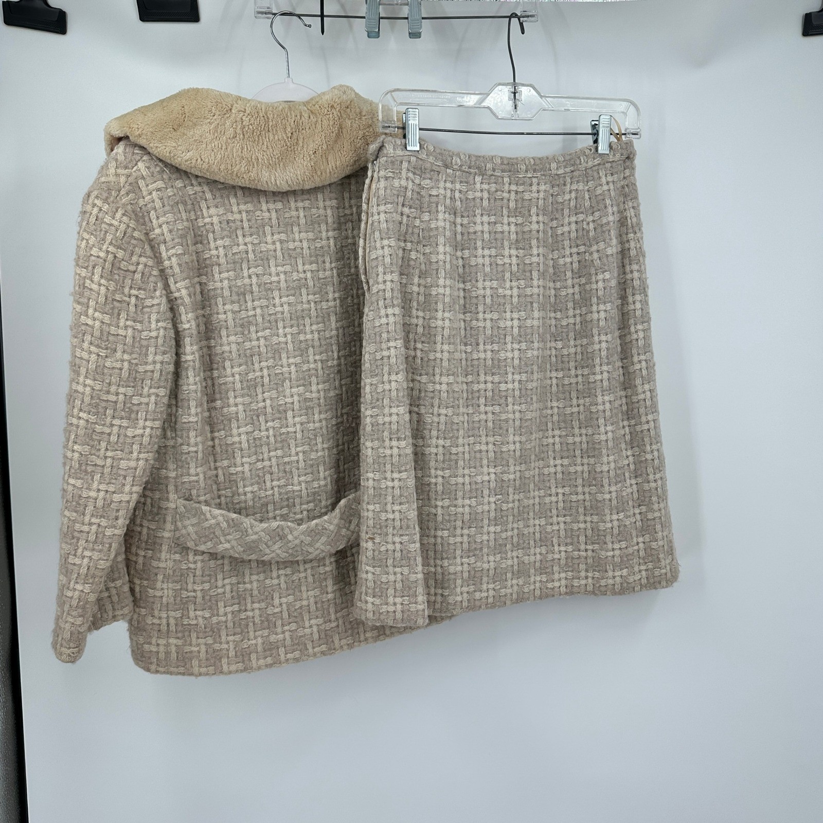 Neiman Marcus Womens Vintage 60s Tweed Skirt Suit Sz L Faux Fur Collar Old Money