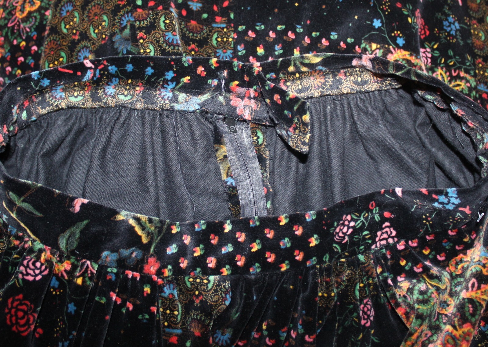Estate Vintage Hand-Made Velvet Patchwork 28&Prime; Waist M 8 10 Long Gypsy Skirt